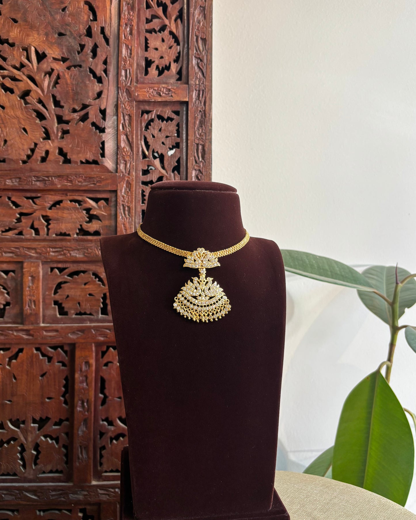 Peacock Motif Impon Pendant Attigai Necklace – Ruby & White | NC340