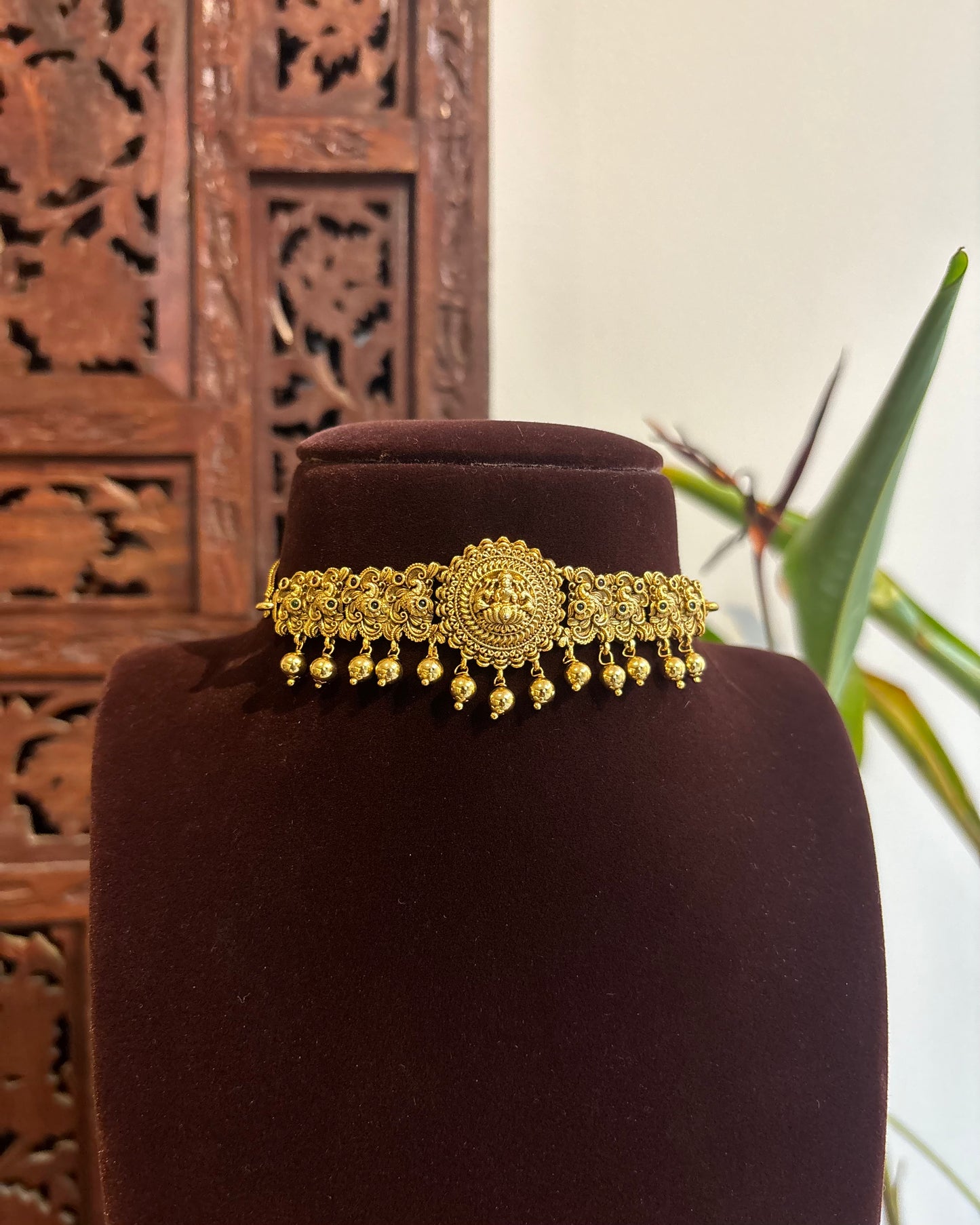 Minimal Lakshmi Motif Choker Necklace | Matching Earrings | NC236