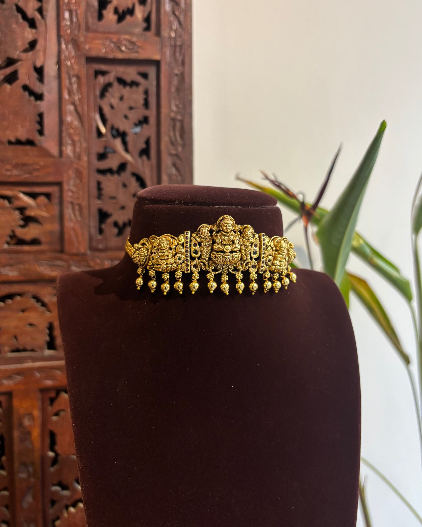 Minimal Lakshmi Motif Choker Necklace | Matching Earrings | NC237