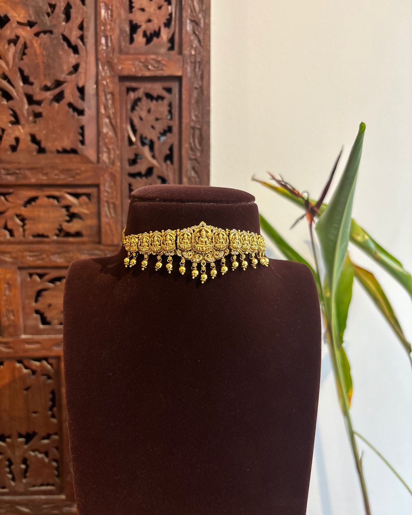Minimal Lakshmi Motif Choker Necklace | Matching Earrings | NC238