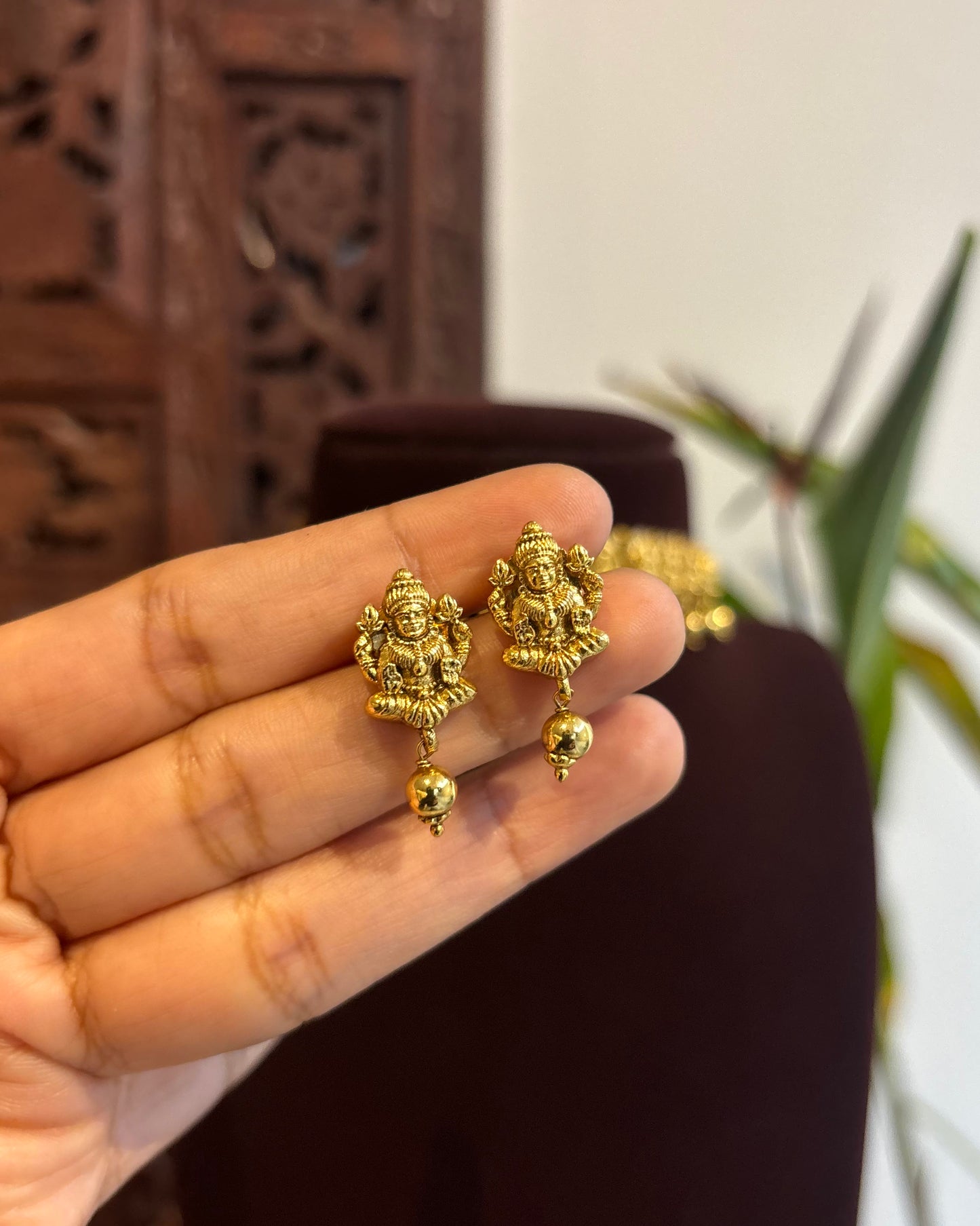 Minimal Lakshmi Motif Choker Necklace | Matching Earrings | NC238