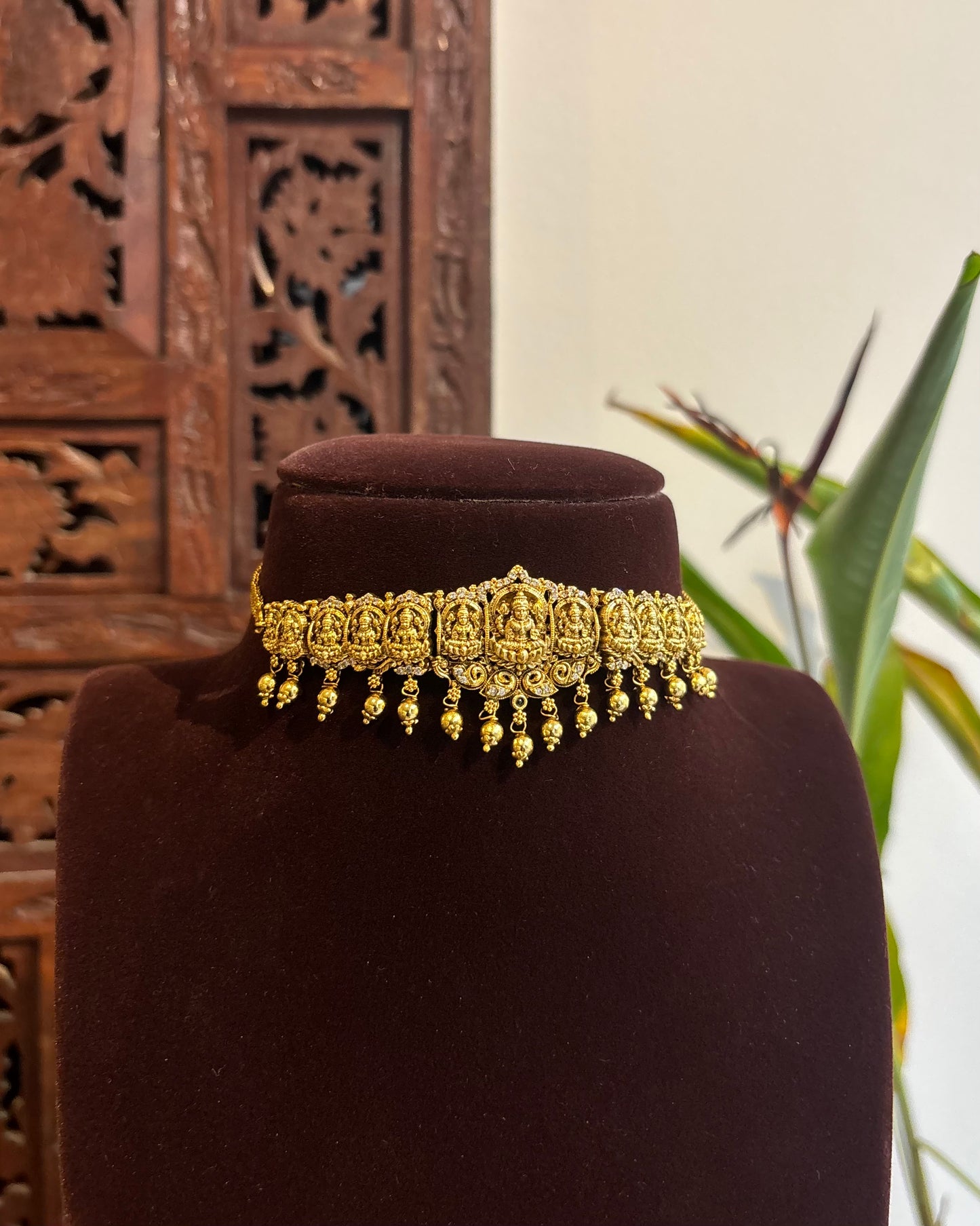 Minimal Lakshmi Motif Choker Necklace | Matching Earrings | NC238