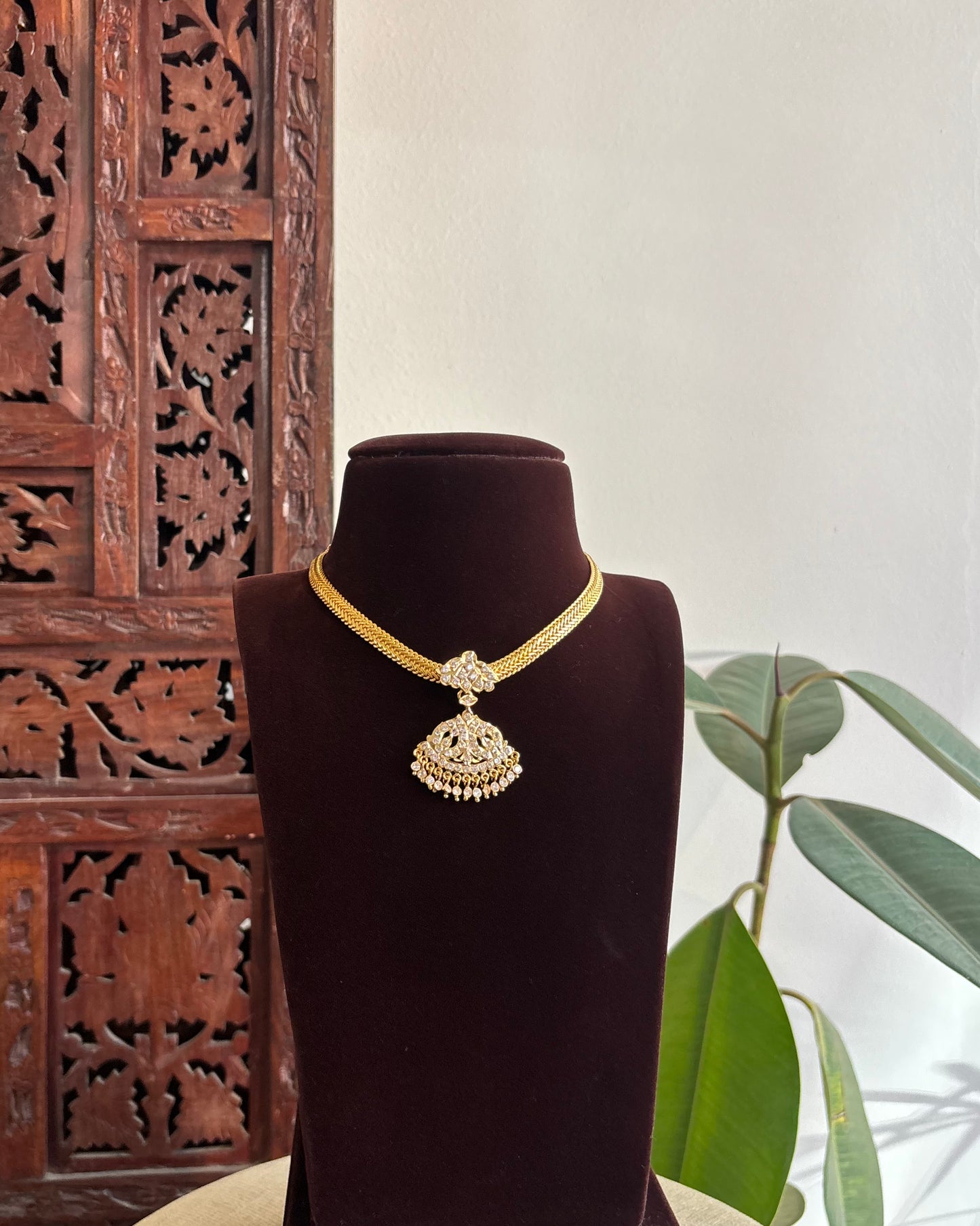 Peacock Motif Impon Pendant Attigai Necklace – Ruby & White | NC342