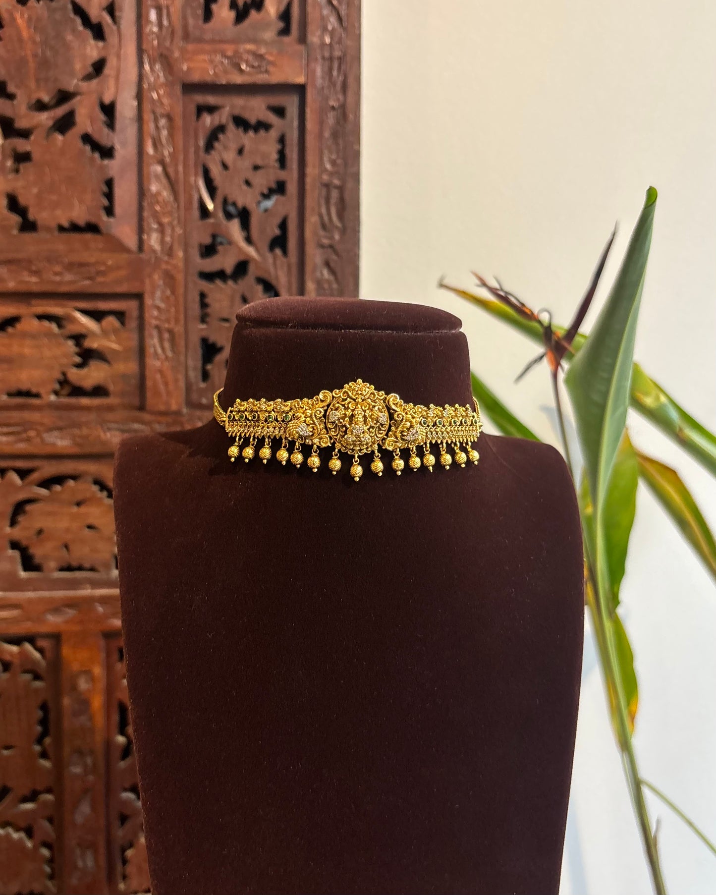 Minimal Lakshmi Motif Choker Necklace | Matching Earrings | NC239