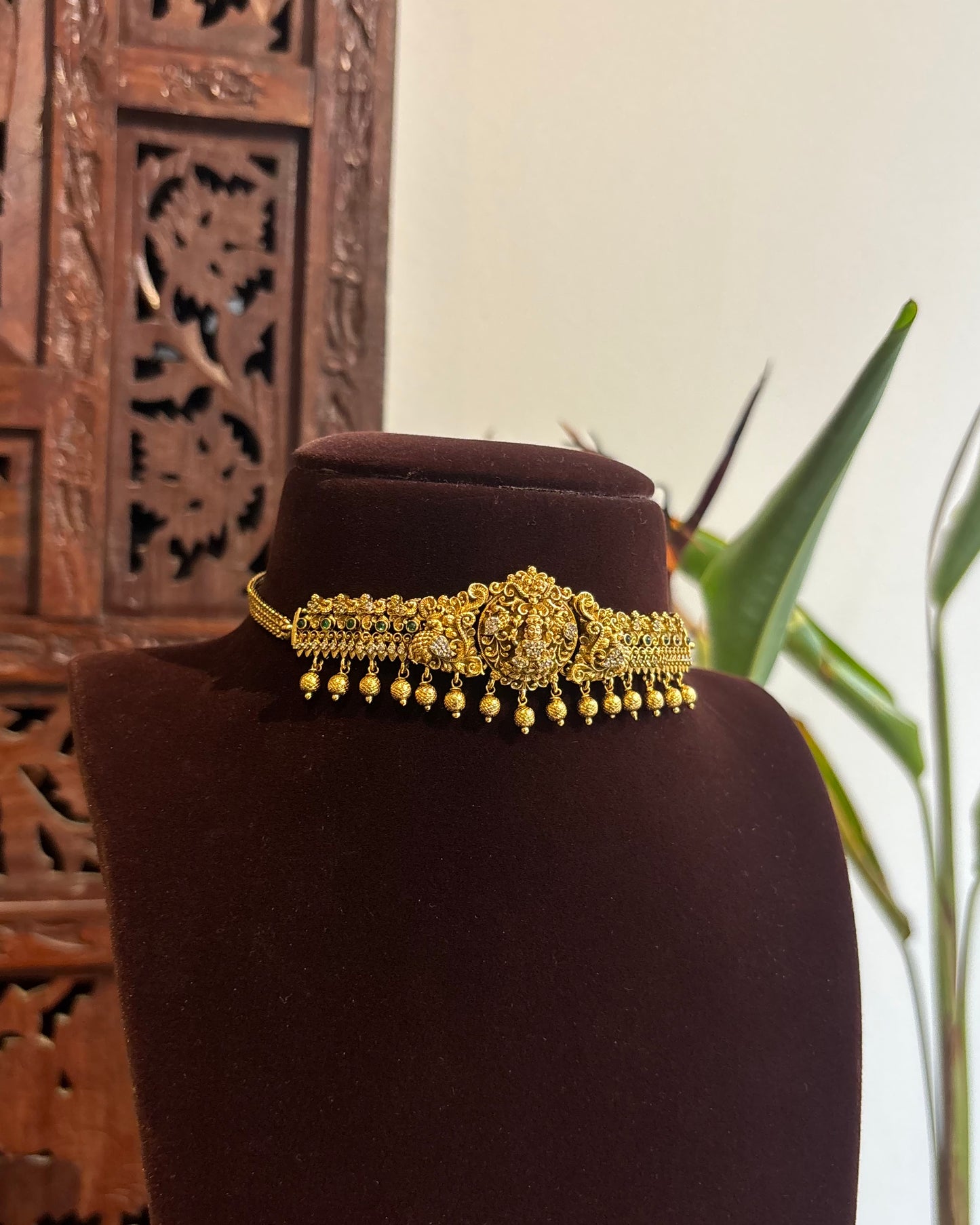 Minimal Lakshmi Motif Choker Necklace | Matching Earrings | NC239