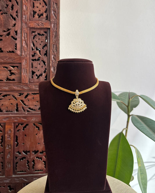 Peacock Motif Impon Pendant Attigai Necklace – Ruby & White | NC343