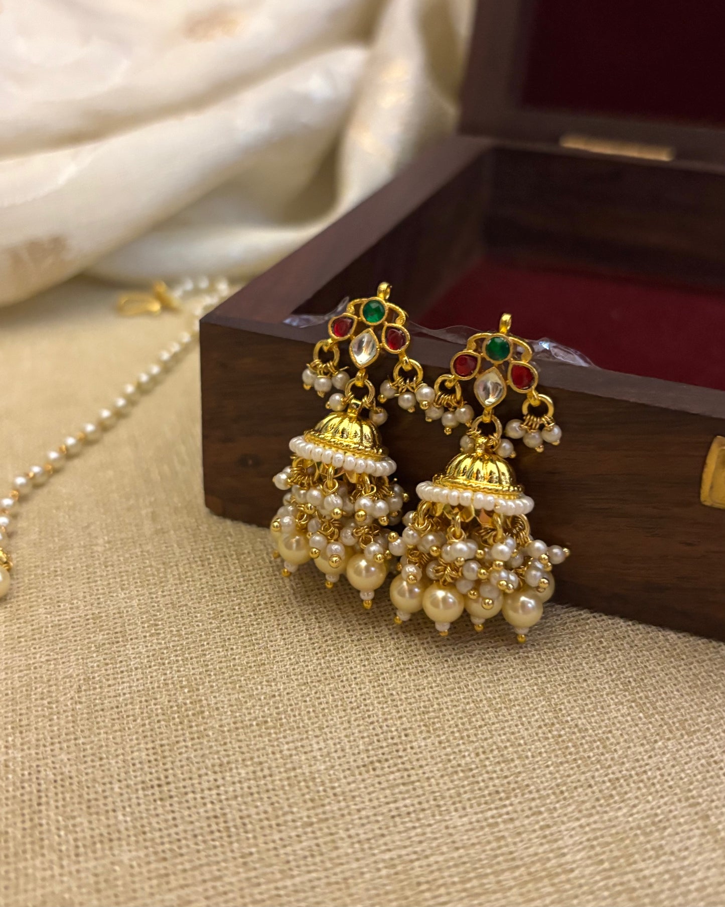 Minimal Pearl Necklace with Pachi Kundan Pendant & Matching Earrings | NC144