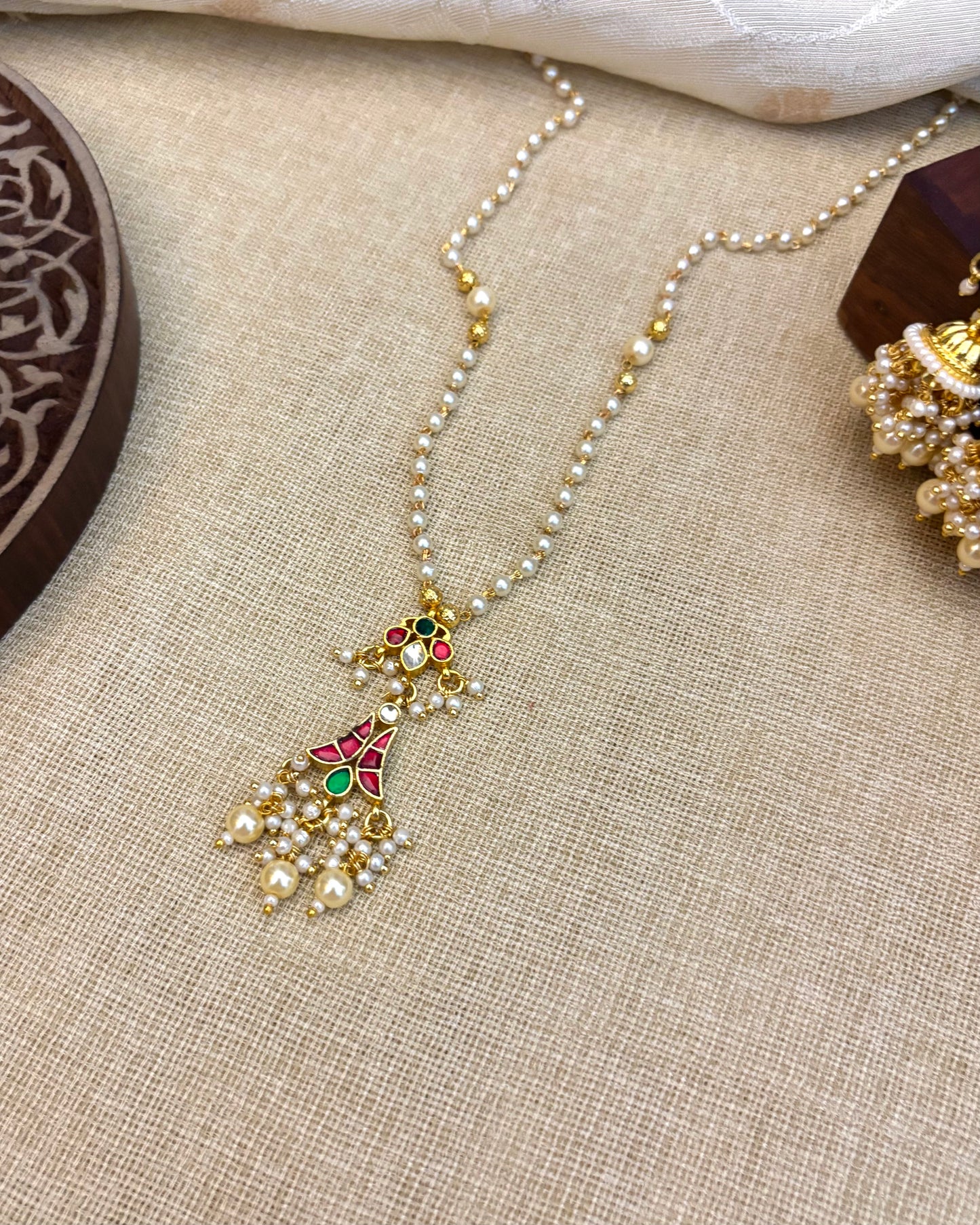 Minimal Pearl Necklace with Pachi Kundan Pendant & Matching Earrings | NC144