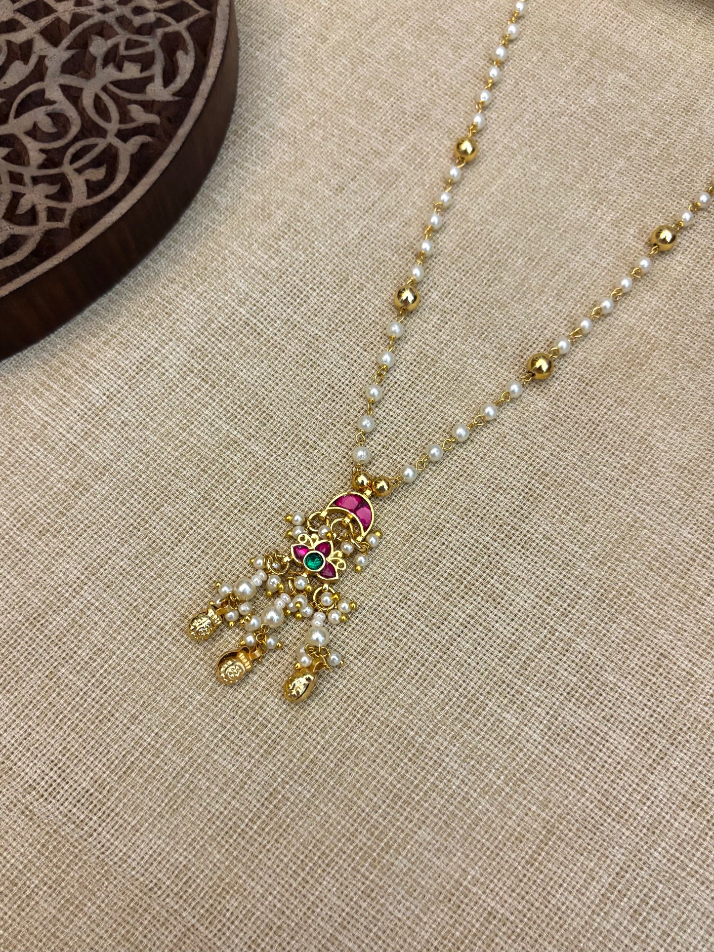 Minimal Pearl Necklace with Pachi Kundan Pendant & Matching Earrings | NC145