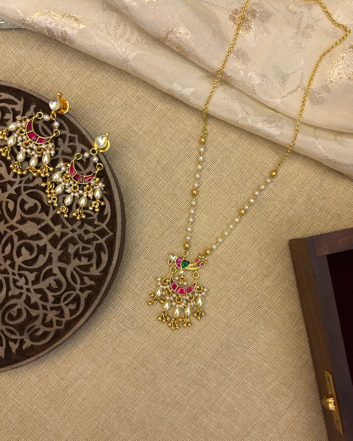Minimal Pearl Necklace with Pachi Kundan Pendant & Matching Earrings | NC143