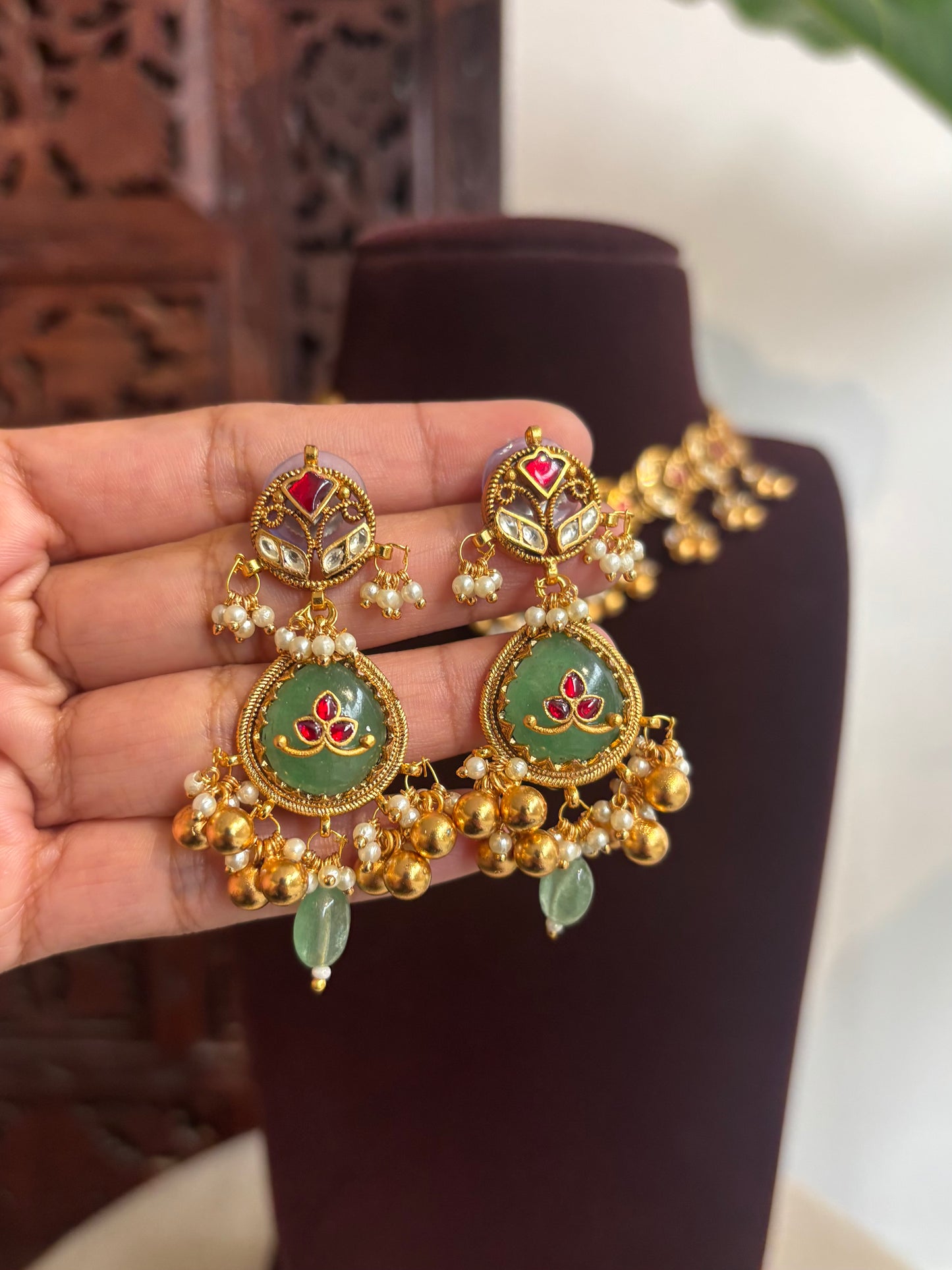 Varna Edit: The 'Aranya' Kundan & Floral Short Necklace with Green Engraved Floral Pendant | NC262
