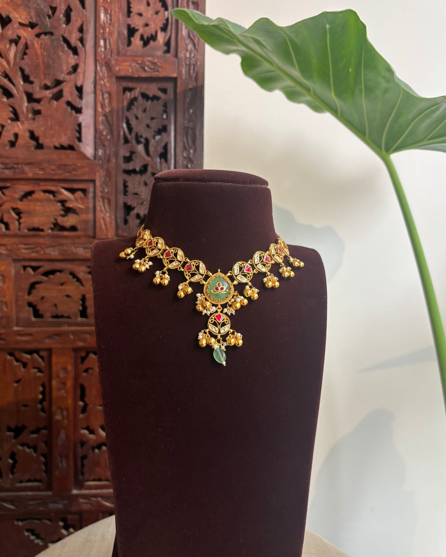 Varna Edit: The 'Aranya' Kundan & Floral Short Necklace with Green Engraved Floral Pendant | NC262