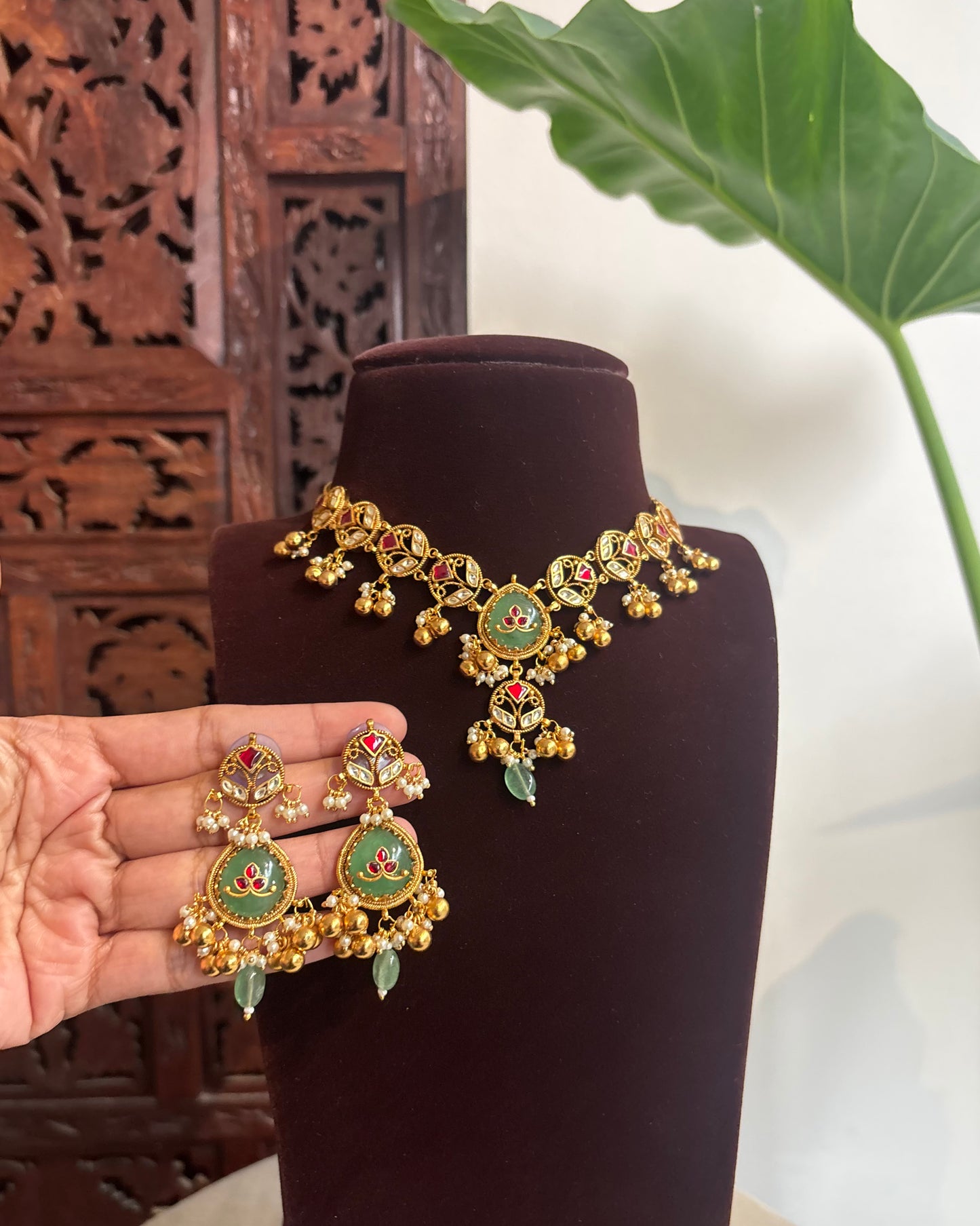 Varna Edit: The 'Aranya' Kundan & Floral Short Necklace with Green Engraved Floral Pendant | NC262