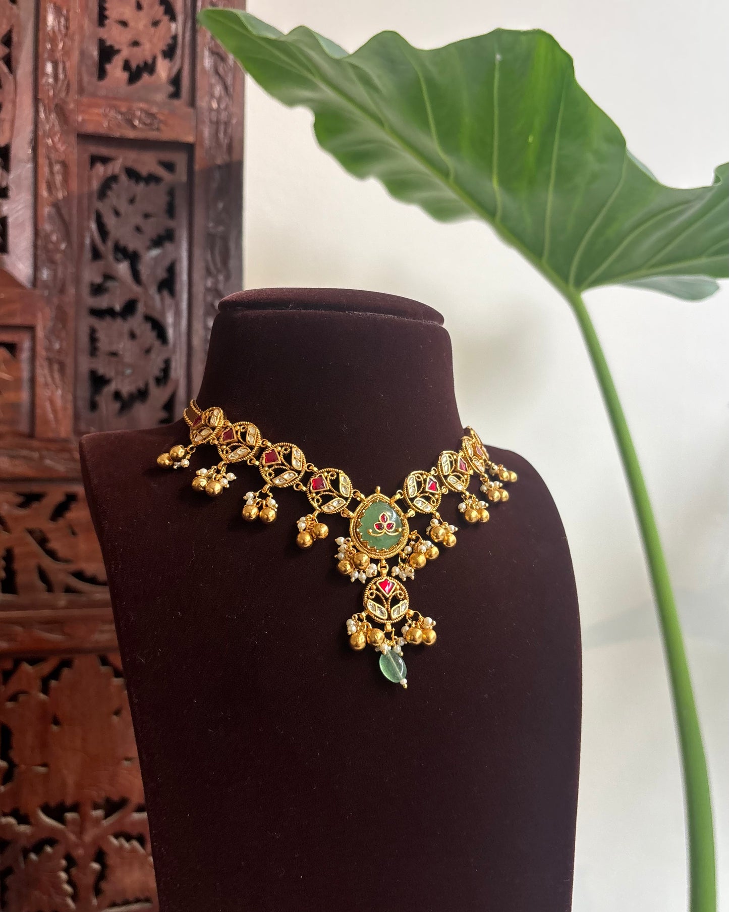 Varna Edit: The 'Aranya' Kundan & Floral Short Necklace with Green Engraved Floral Pendant | NC262