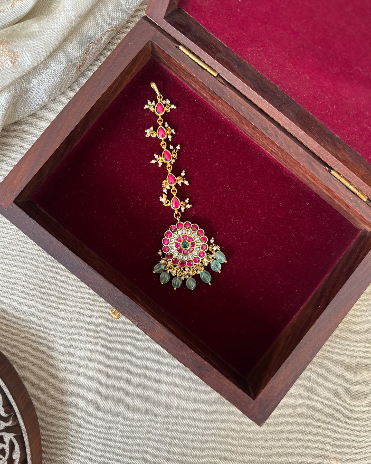Jadau Kundan Floral Maang Tikka  – Gold-Plated Bridal Hair Jewellery | MT263