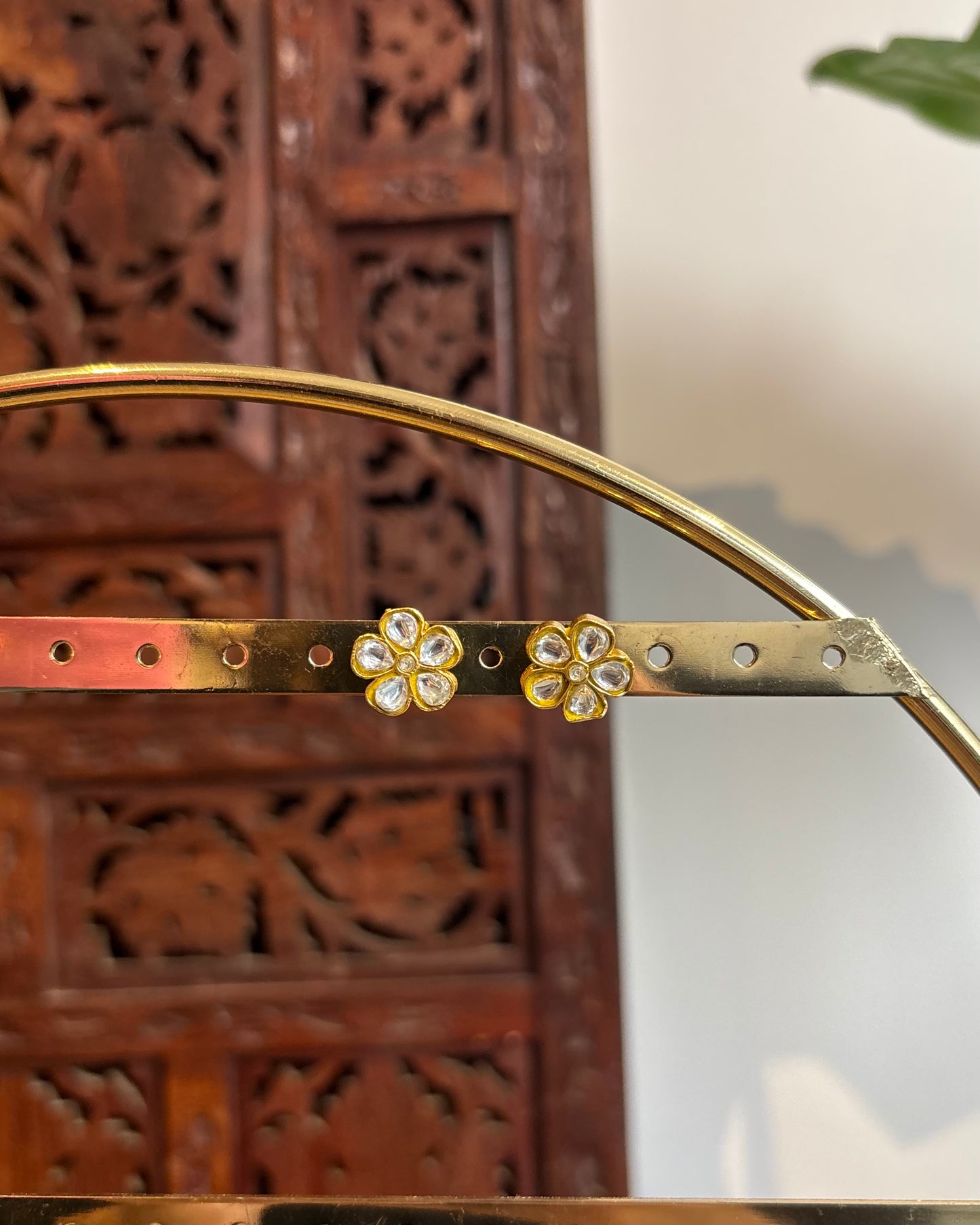 White Floral Stud Earrings | ER182