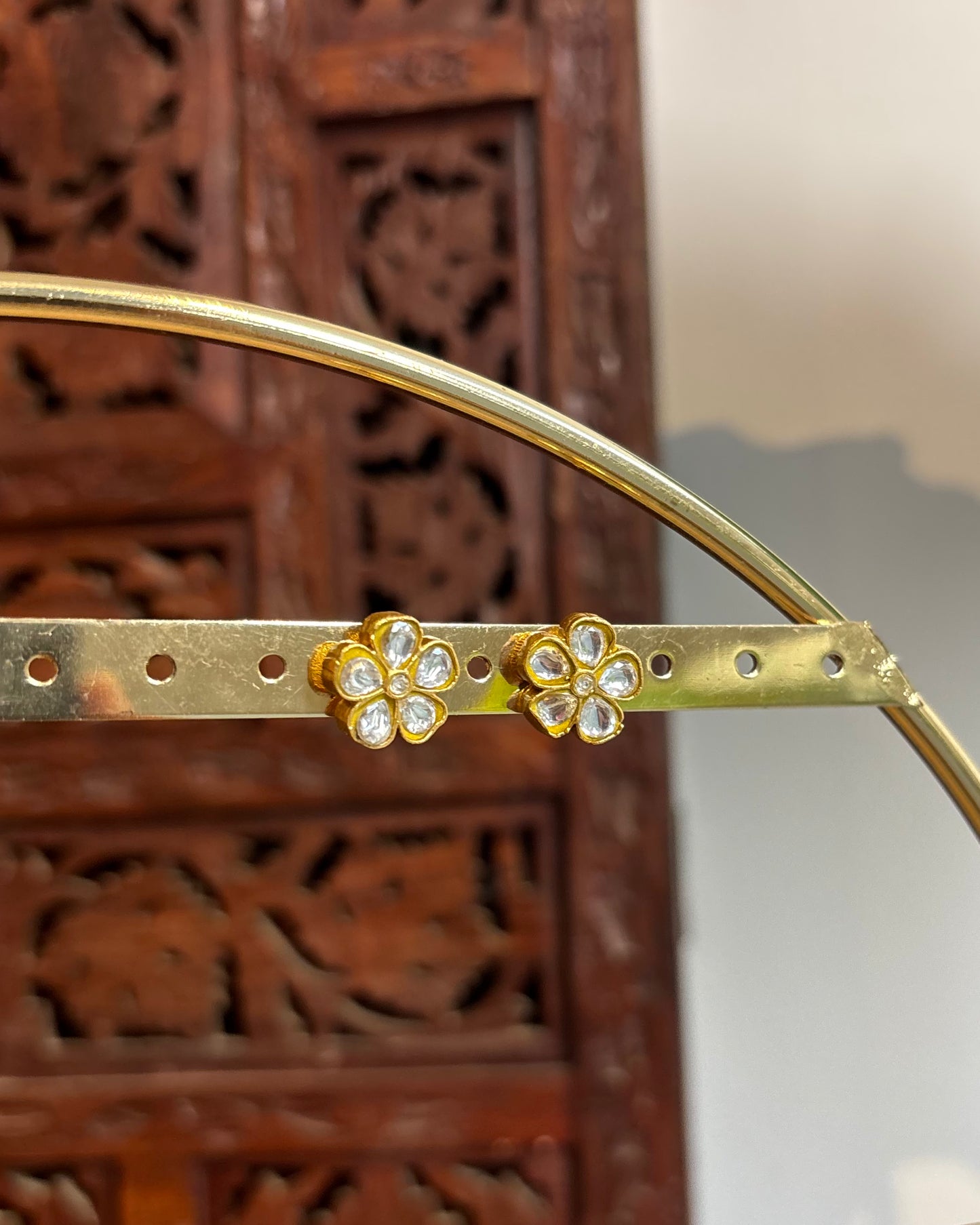 White Floral Stud Earrings | ER182