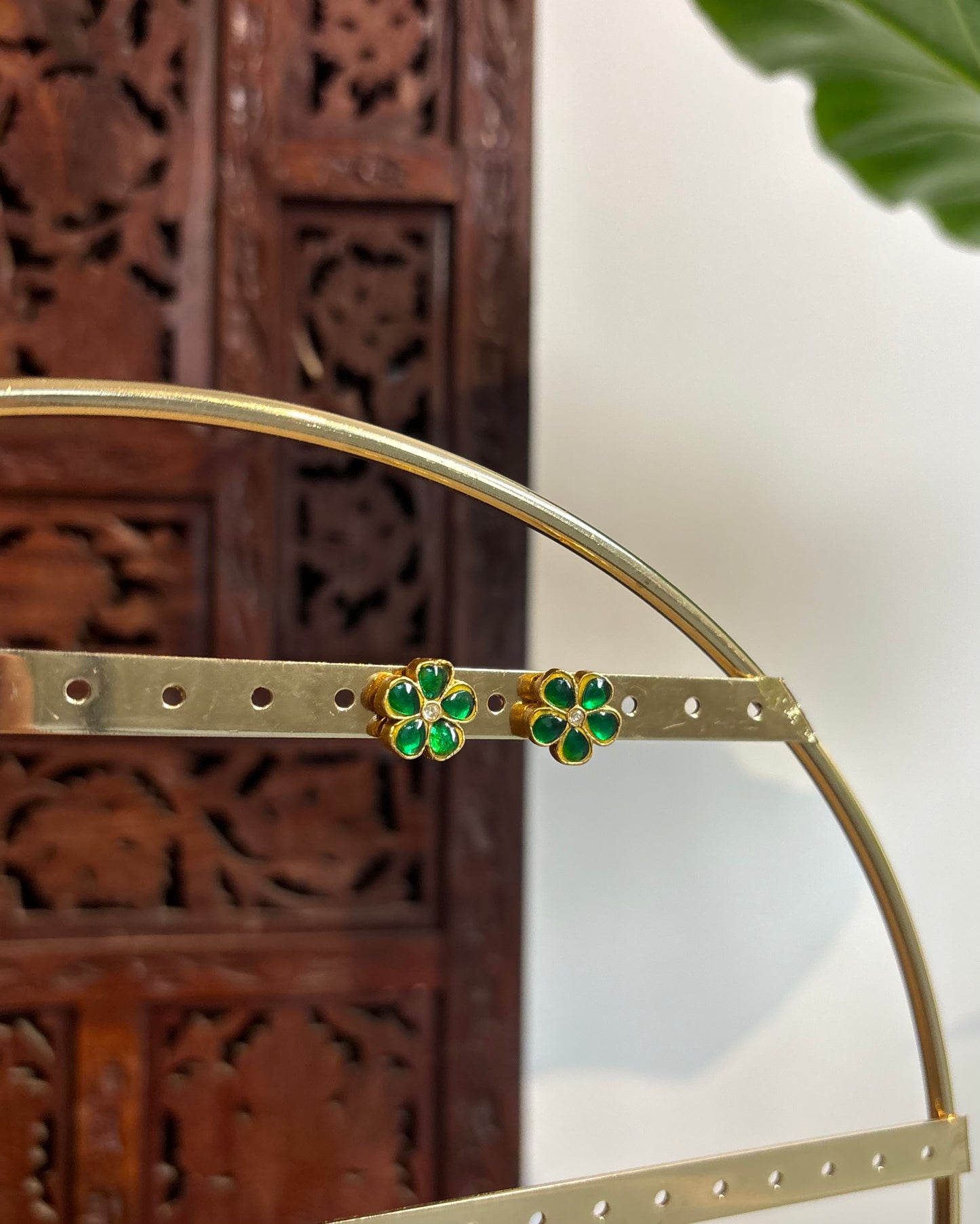 White Floral Stud Earrings | ER183