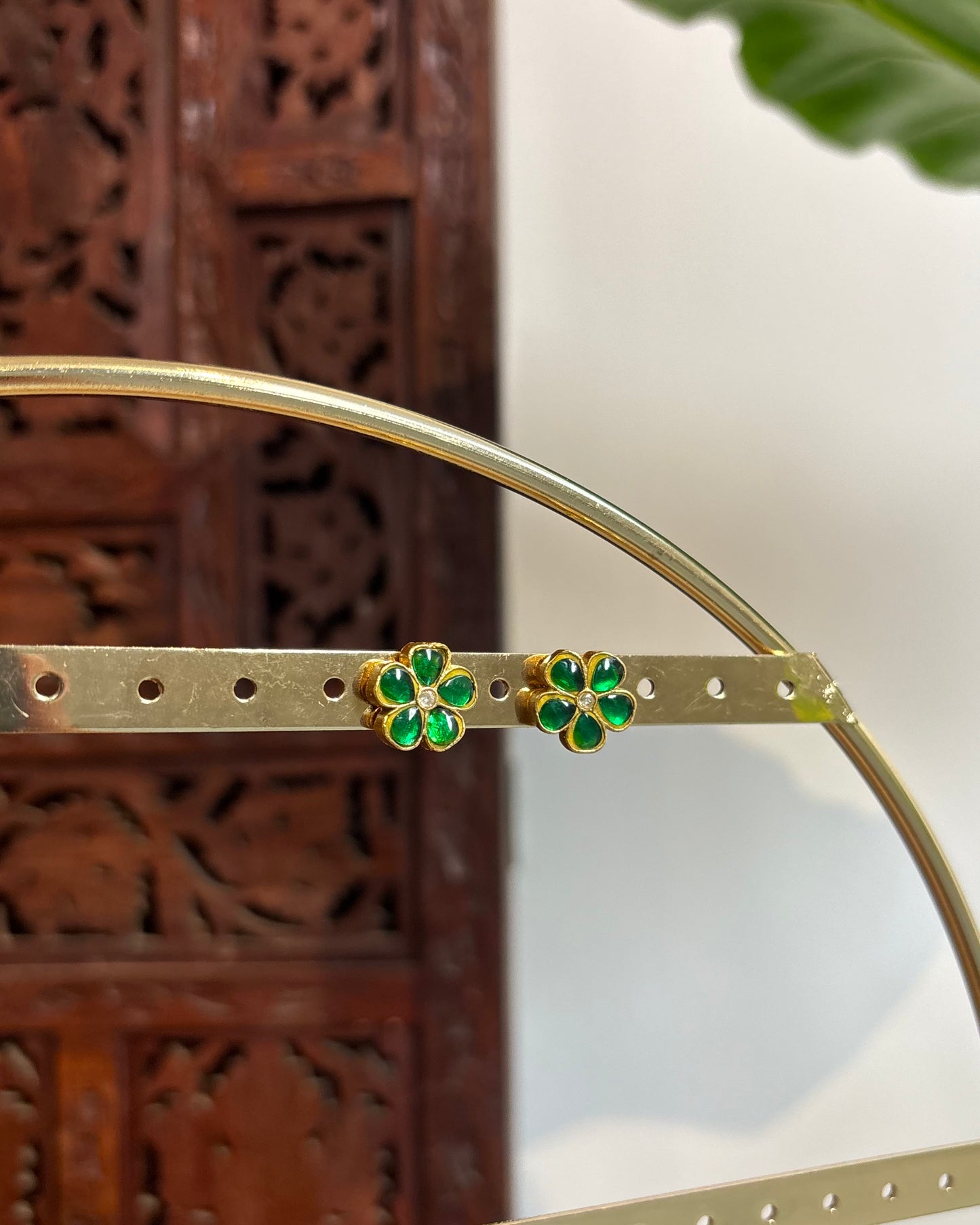 White Floral Stud Earrings | ER183