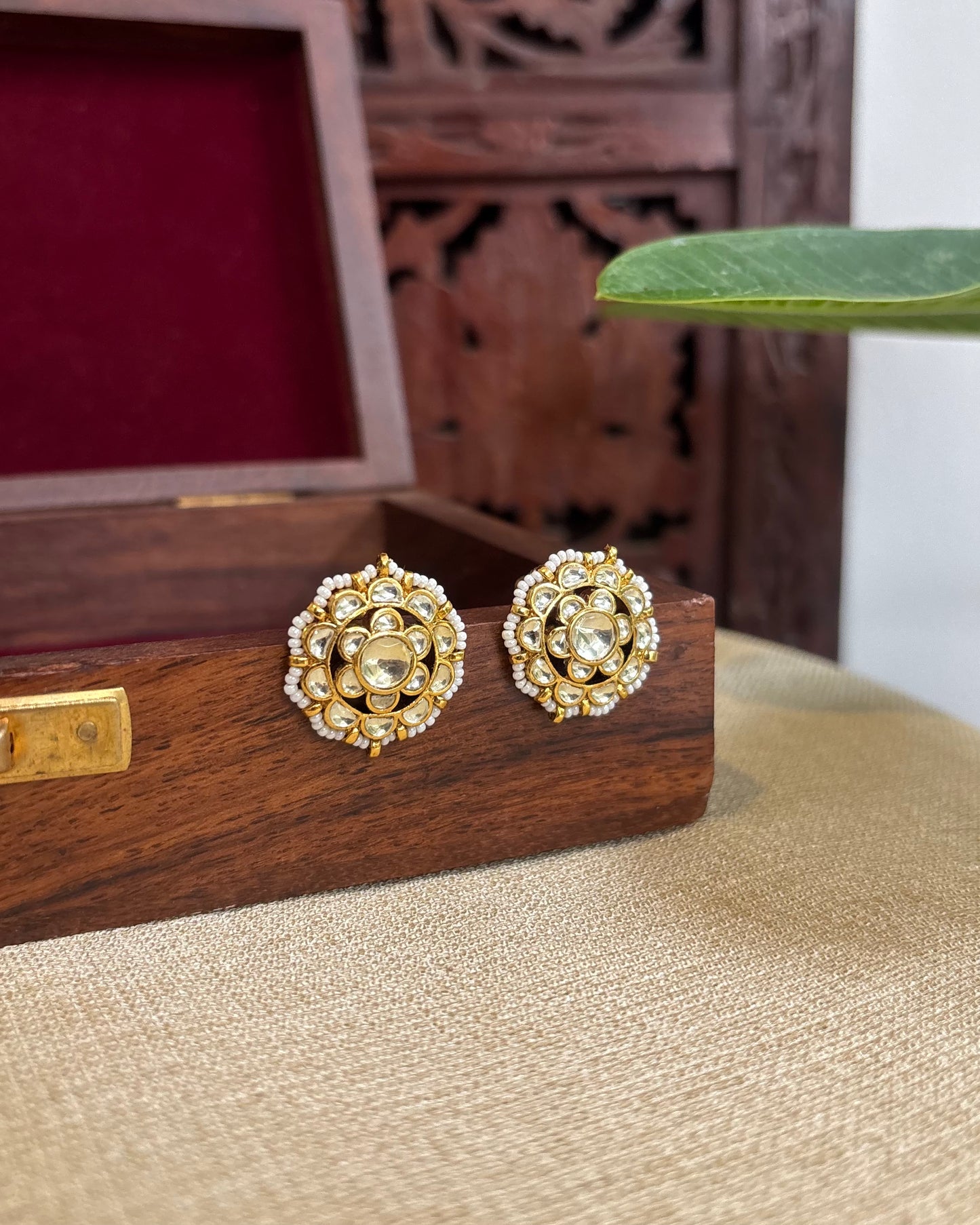 White Gold-Finish Kundan Studs | ER324