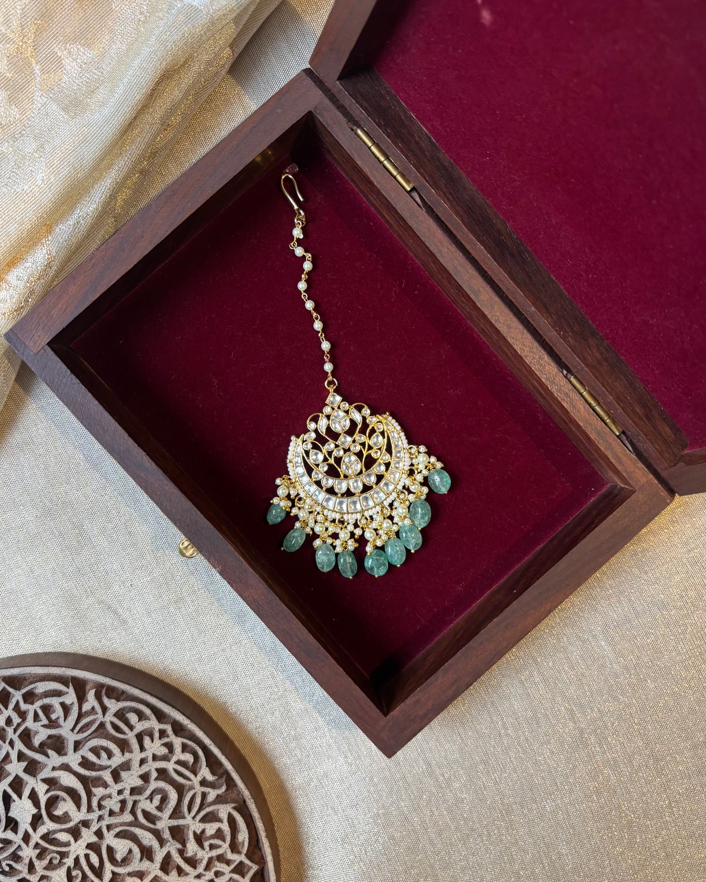 Jadau Kundan White Lotus Motif Gold-Plated Maang Tikka | MT154