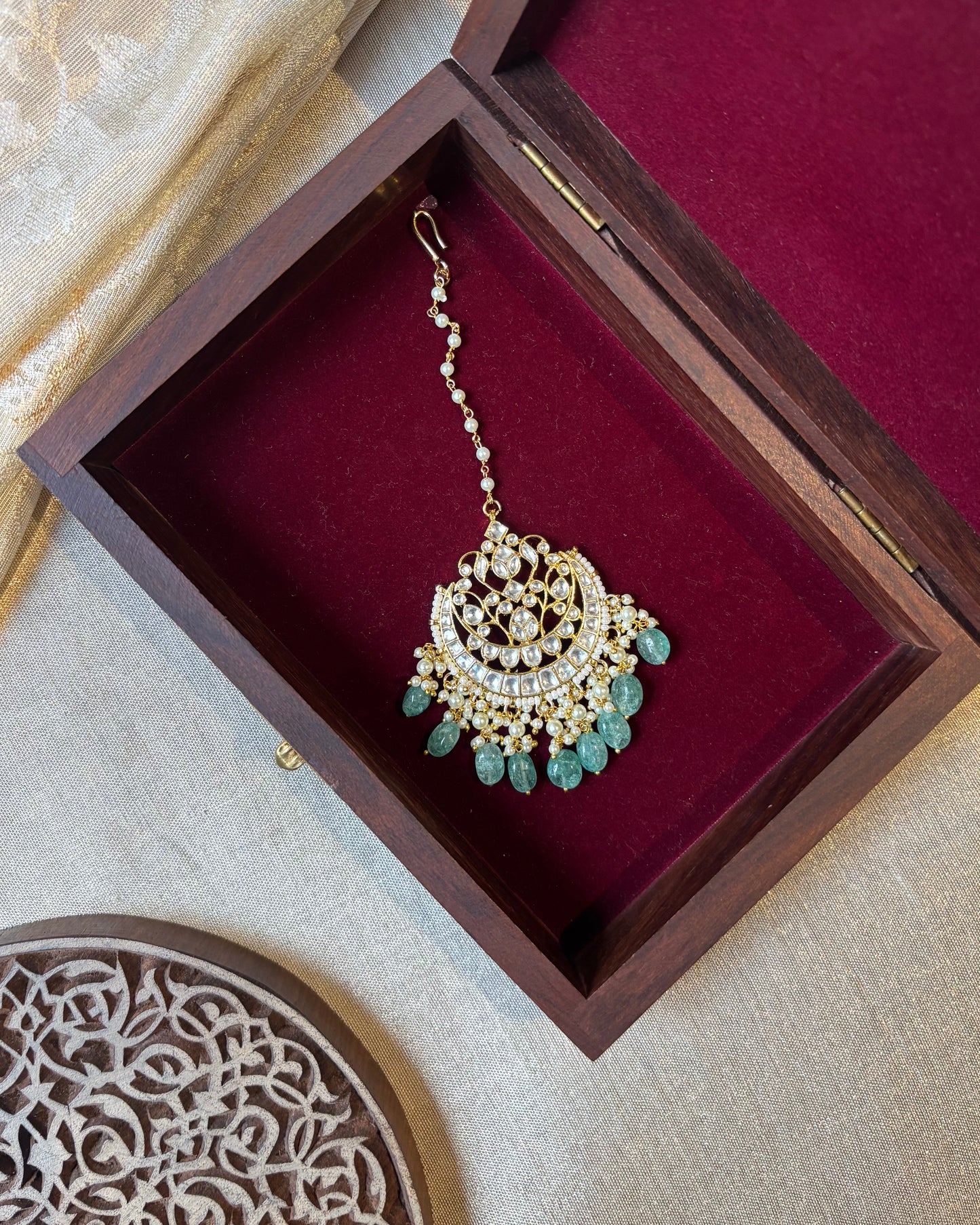 Jadau Kundan White Lotus Motif Gold-Plated Maang Tikka | MT154