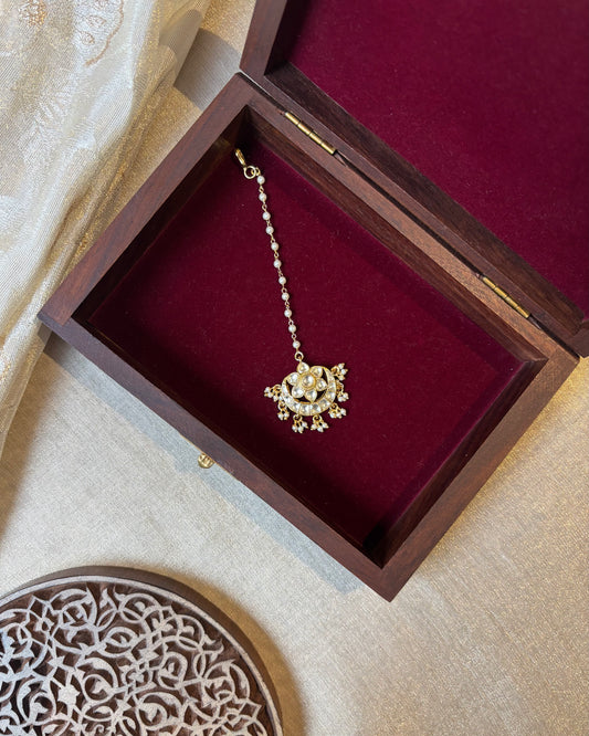 Jadau Kundan White Floral Motif Gold-Plated Maang Tikka | MT157