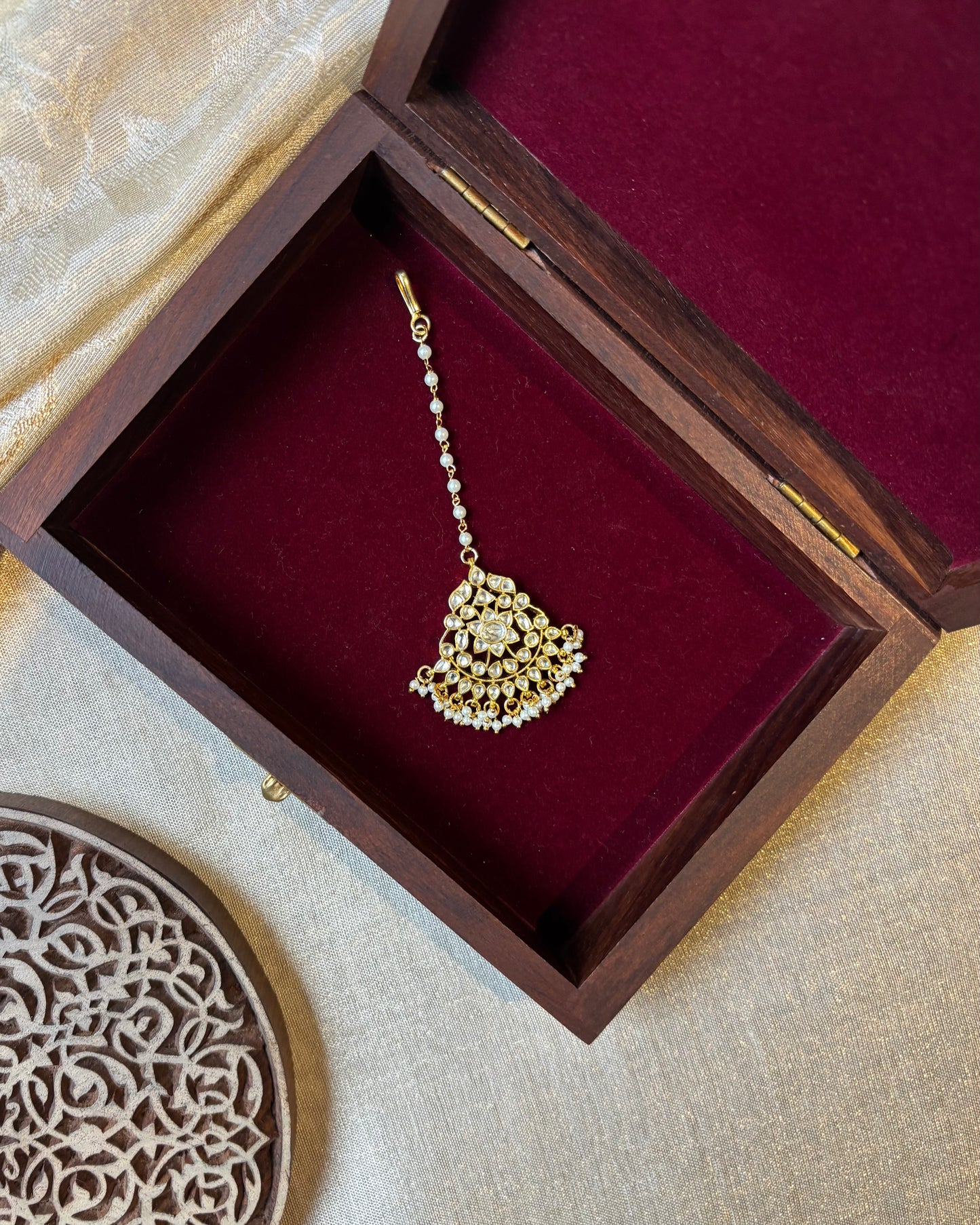 White Floral Jadau Kundan Maang Tikka | MT158