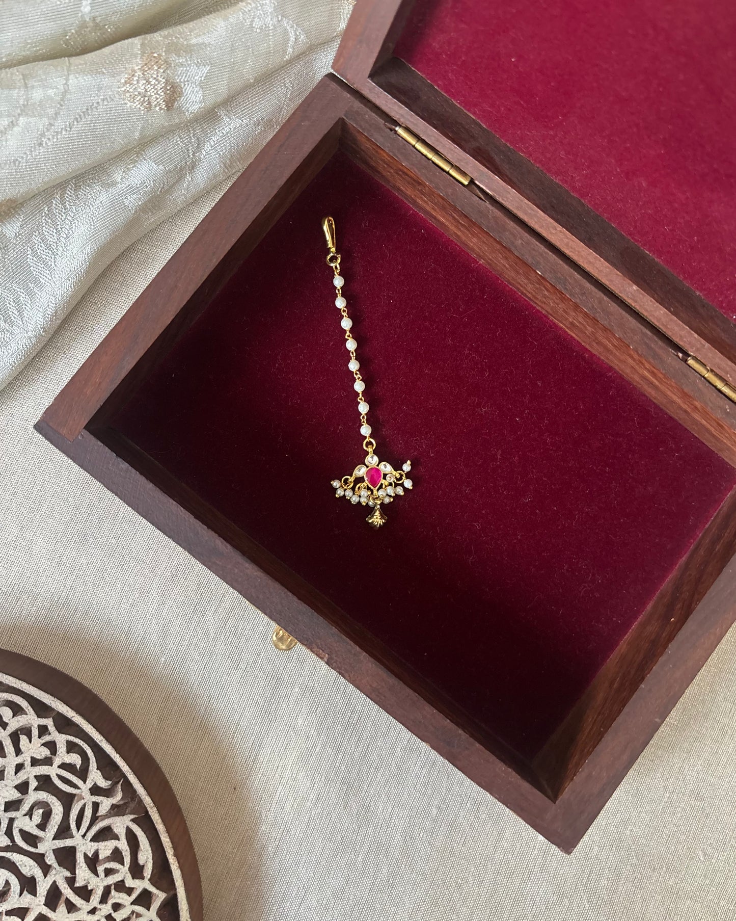 Minimal Jadau Floral Design Maang Tikka | Ruby & White | MT284