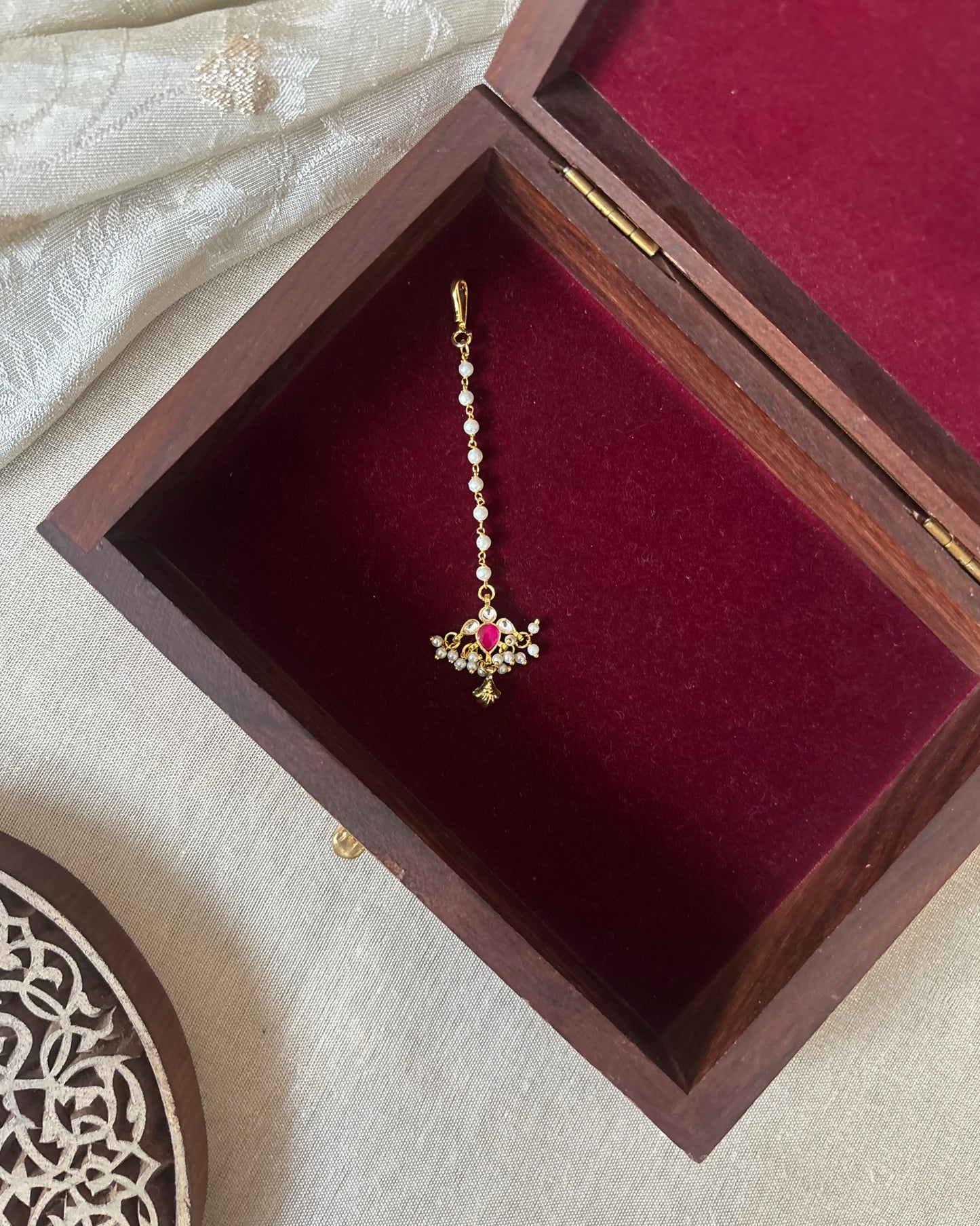 Minimal Jadau Floral Design Maang Tikka | Ruby & White | MT284
