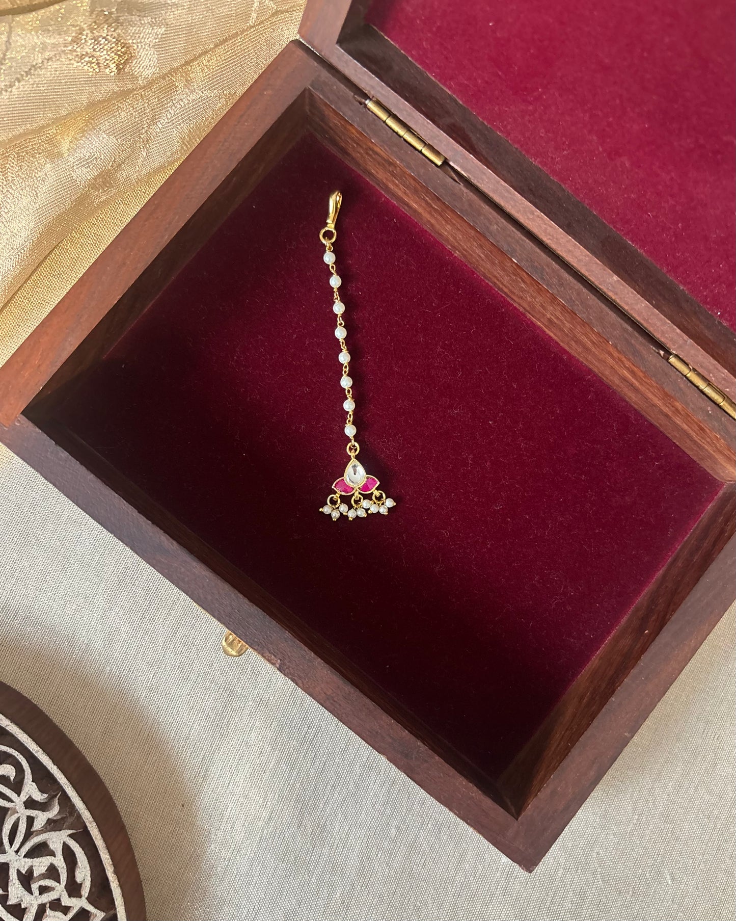 Minimal Jadau Floral Design Maang Tikka | Ruby and White | MT282