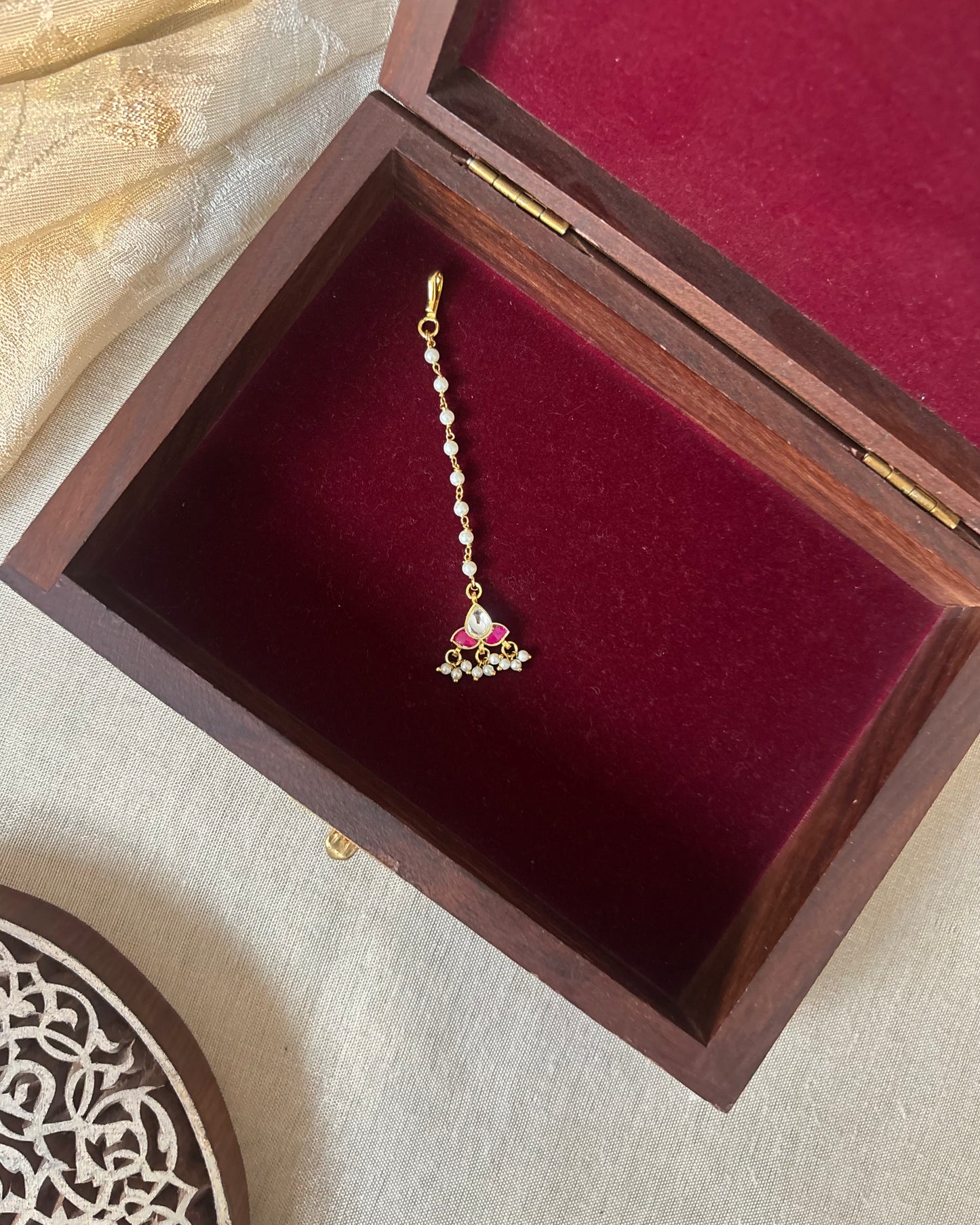 Minimal Jadau Floral Design Maang Tikka | Ruby and White | MT282