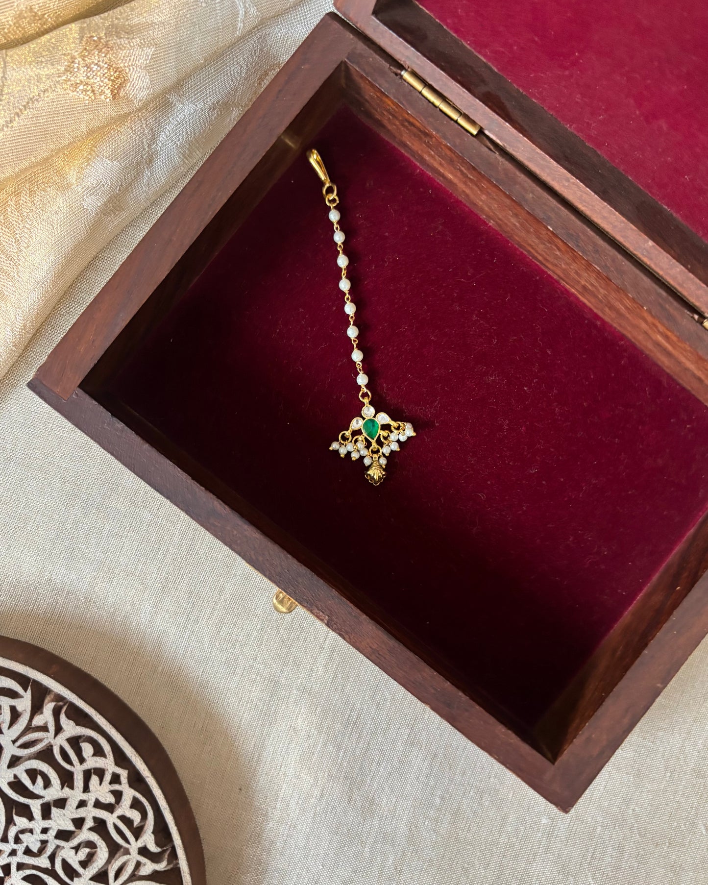 Minimal Jadau Floral Design Maang Tikka | Green & White | MT285