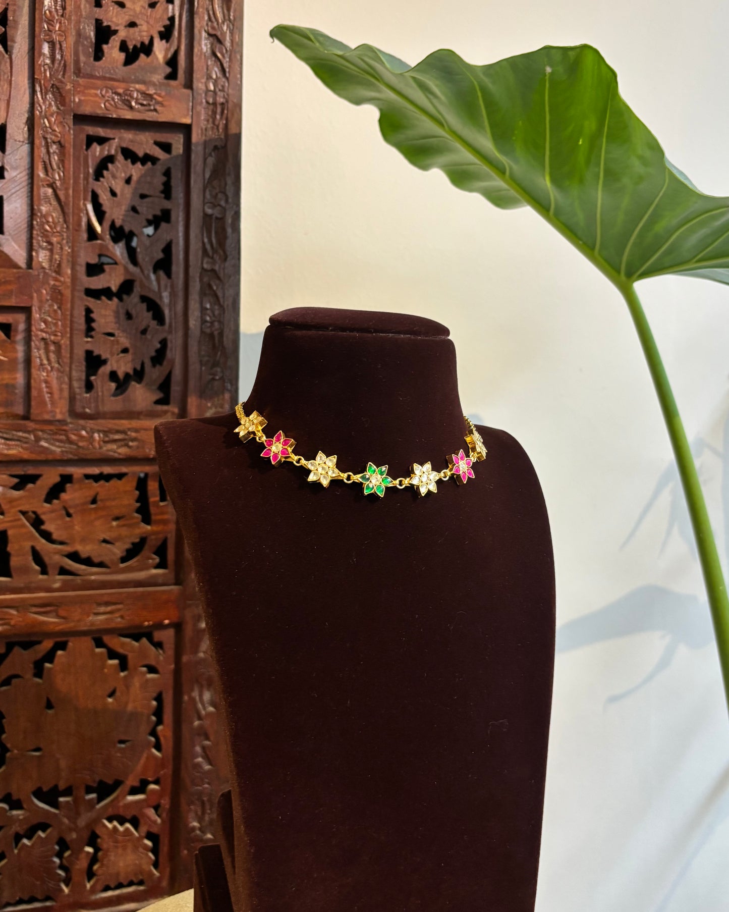 Multicolor Minimal Floral Pearl Choker Necklace | NC269
