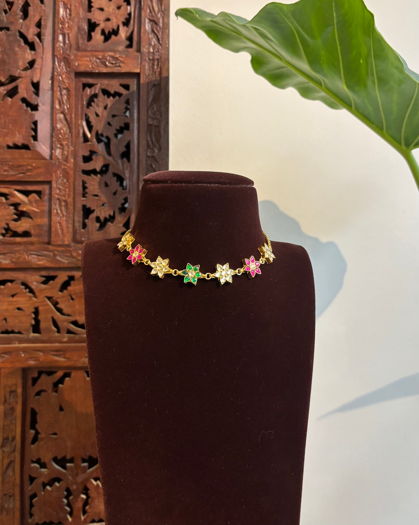 Multicolor Minimal Floral Pearl Choker Necklace | NC269