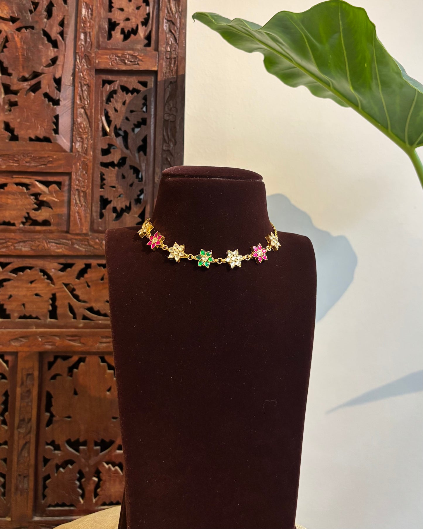 Multicolor Minimal Floral Pearl Choker Necklace | NC269