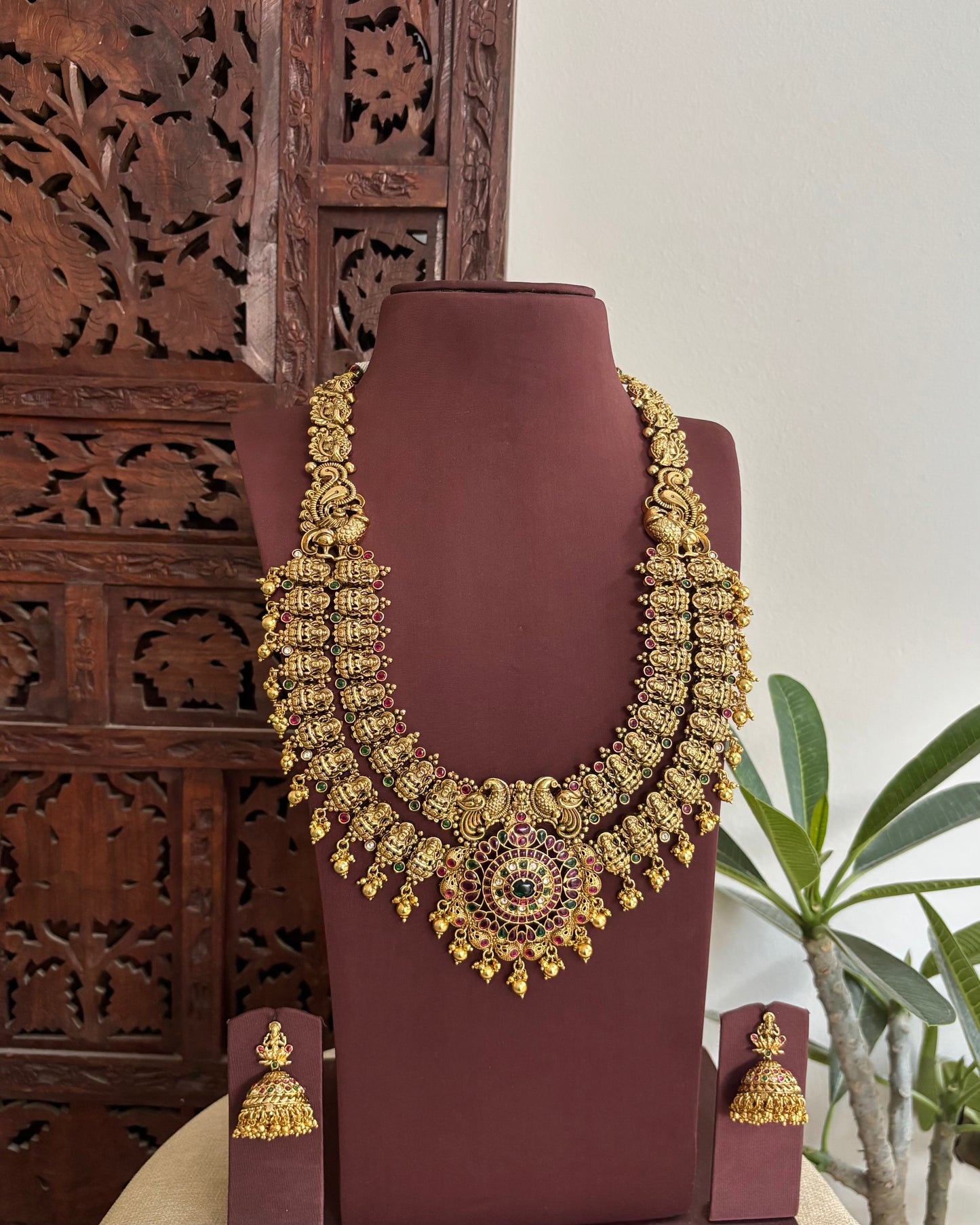 Antique Gold Finish Lakshmi Jadau Kundan Necklace Set with Matching Earrings | NC525
