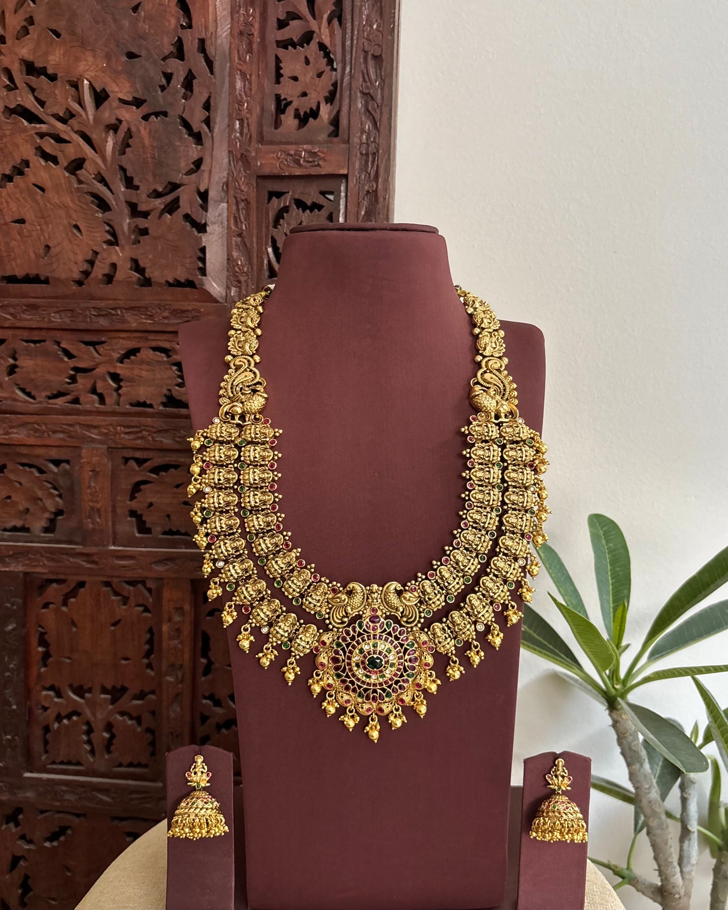 Antique Gold Finish Lakshmi Jadau Kundan Necklace Set with Matching Earrings | NC525