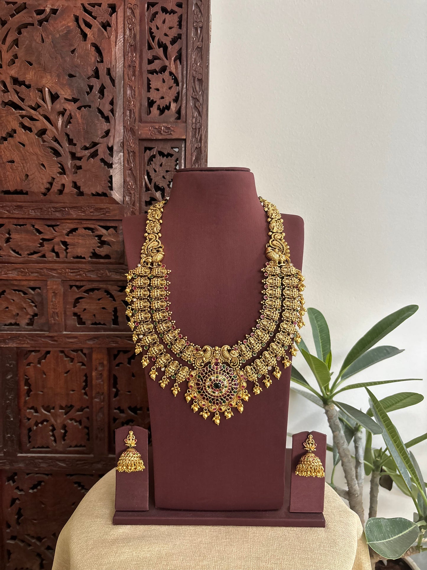 Antique Gold Finish Lakshmi Jadau Kundan Necklace Set with Matching Earrings | NC525