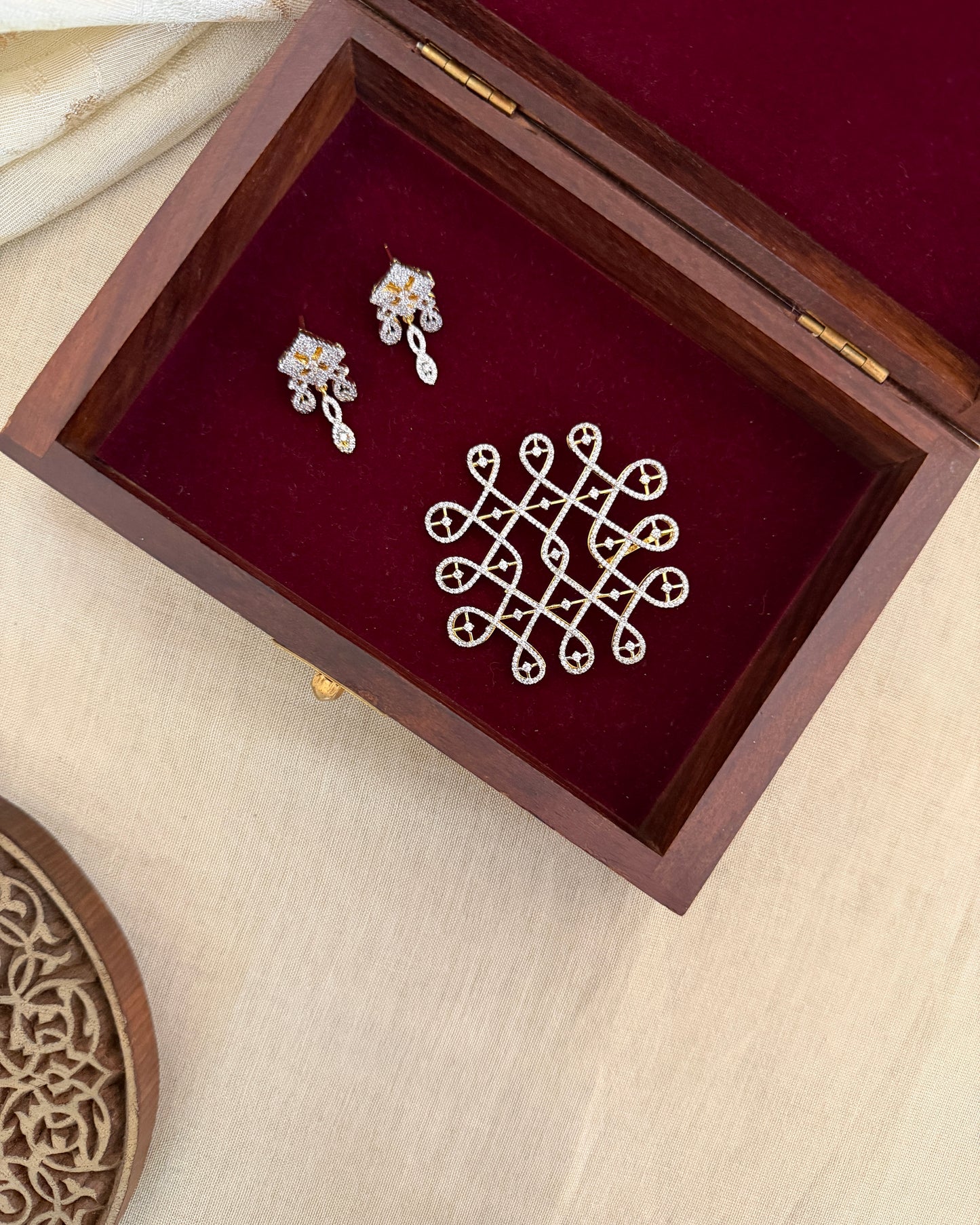 Kolam/Muggu Traditional AD Pendant Set | NC698