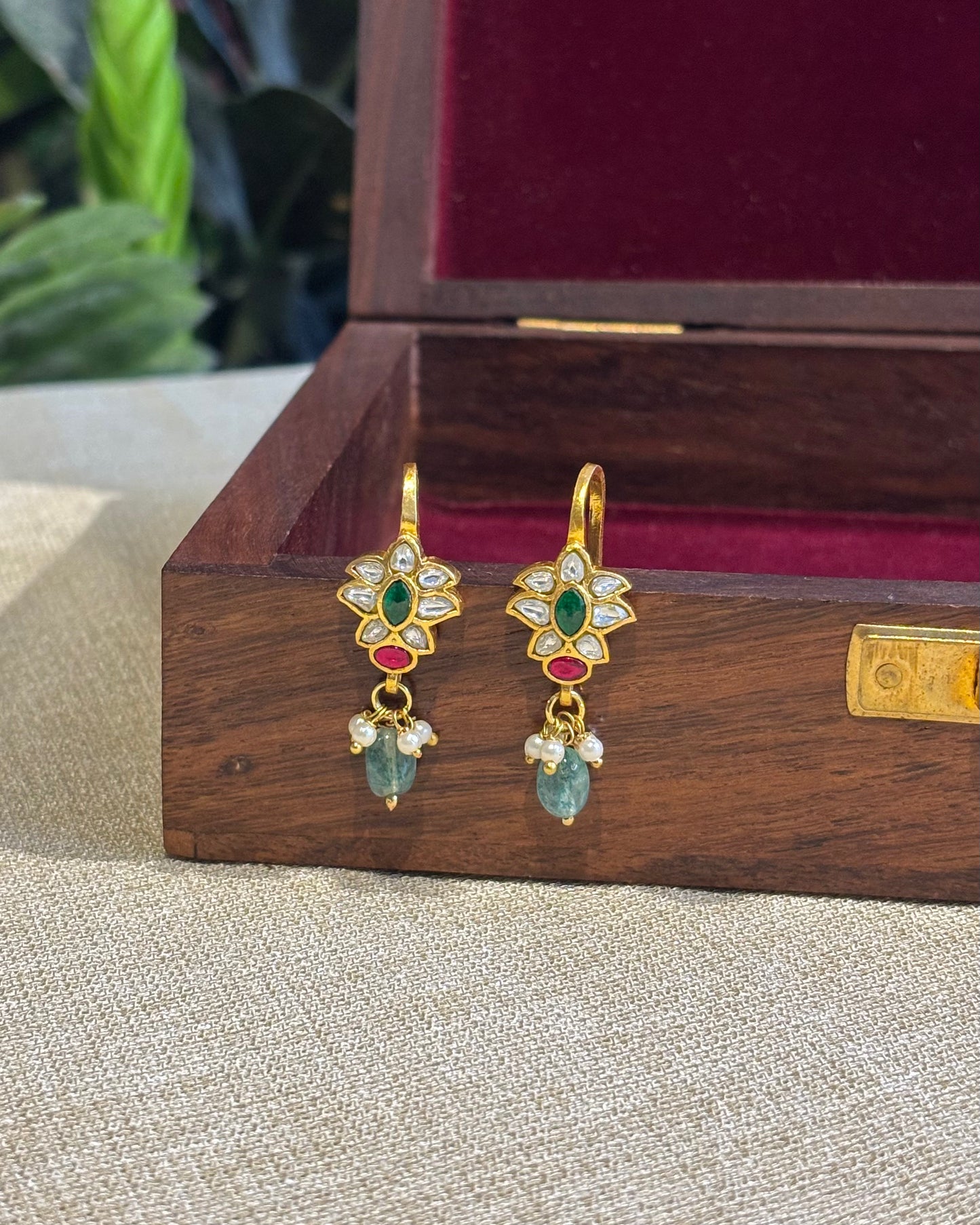 Green and White Floral Gold-Finish Jadau Bugadi | ER137