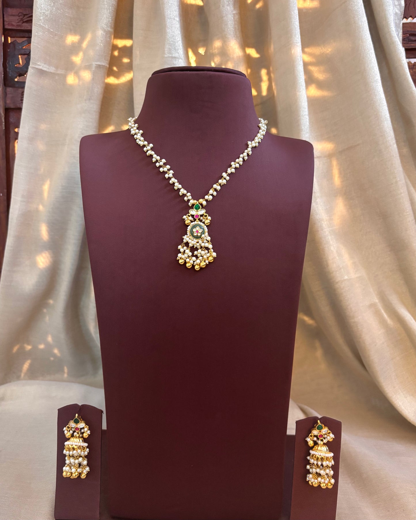 Minimal Pearl Necklace with Pachi Kundan Pendant & Matching Earrings | NC100