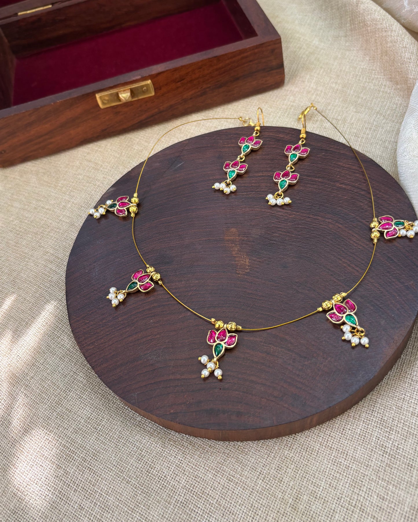 Jadau Kundan Invisible Chain Necklace with Earrings | Ruby & Green | NC571