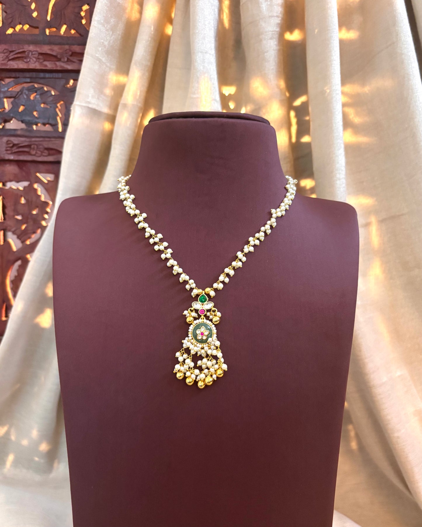 Minimal Pearl Necklace with Pachi Kundan Pendant & Matching Earrings | NC100