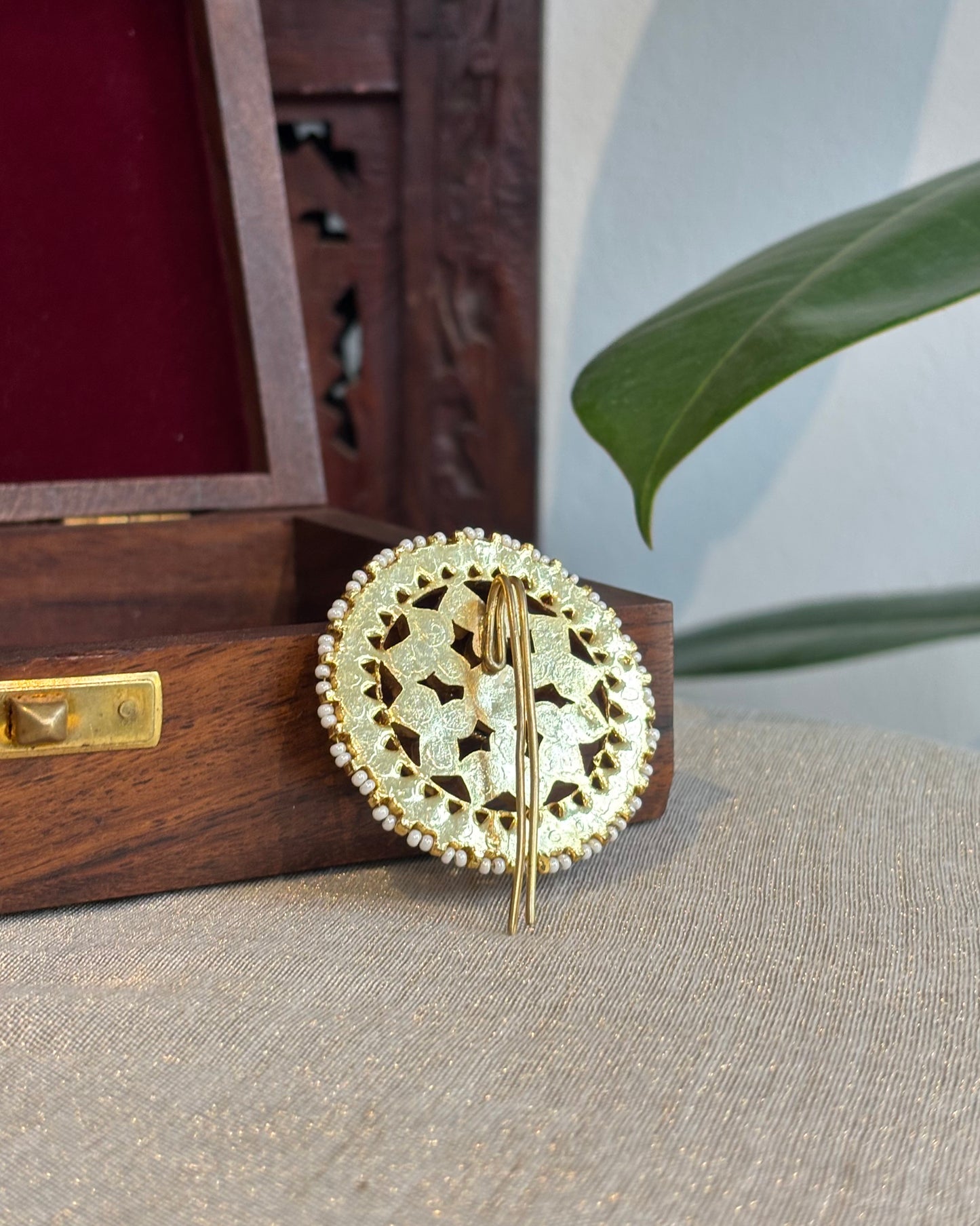 Intricate Floral Round Jadau Kundan Pendant | HA215