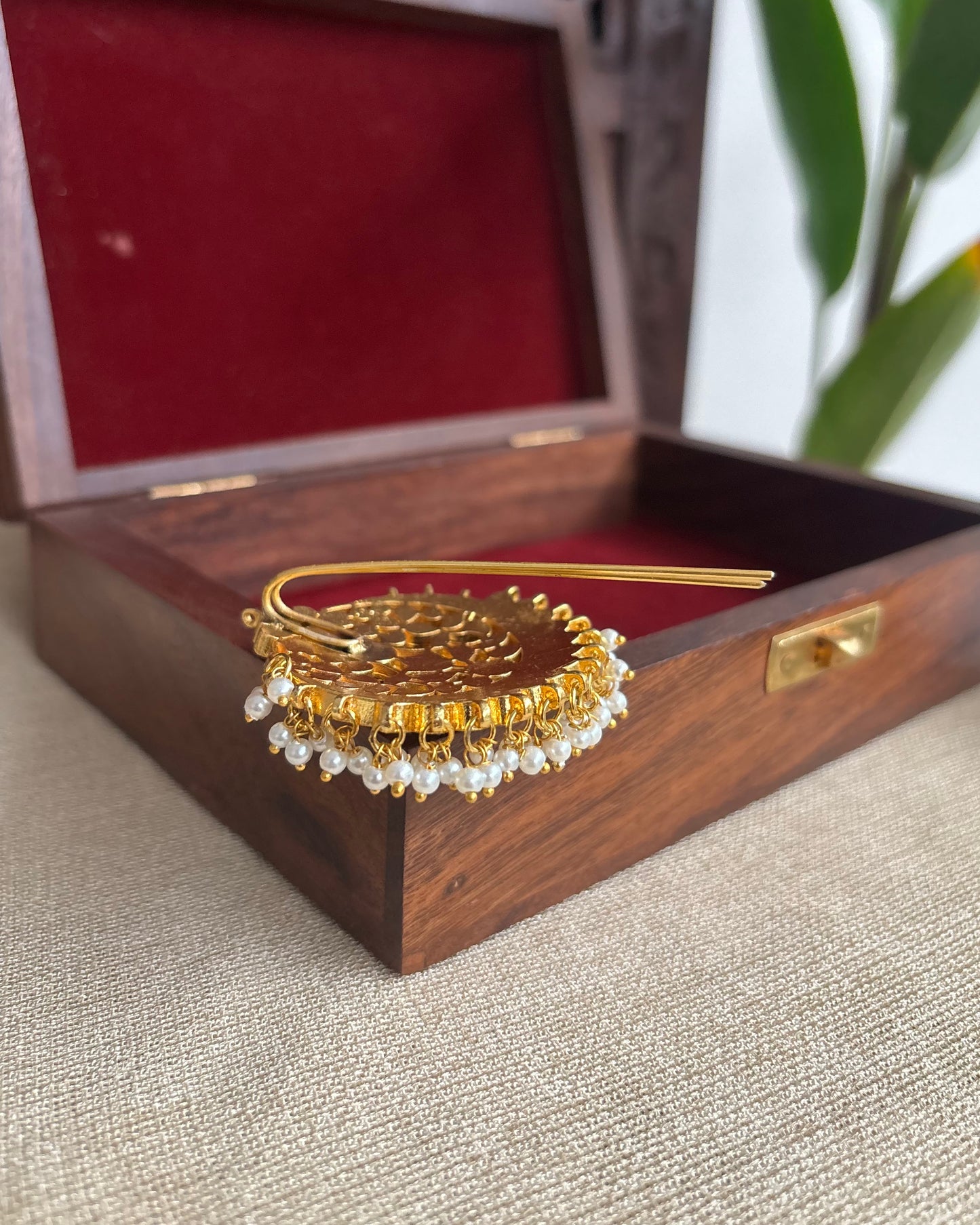 Intricate Floral Round Jadau Kundan Pendant | HA170