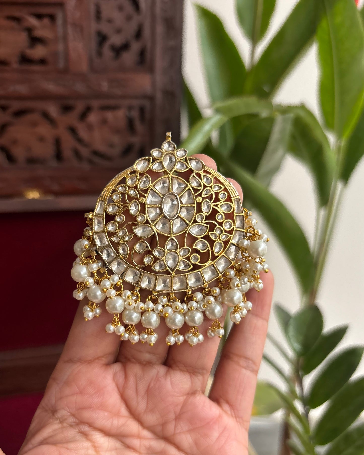 Intricate Floral Round Jadau Kundan Pendant | HA179