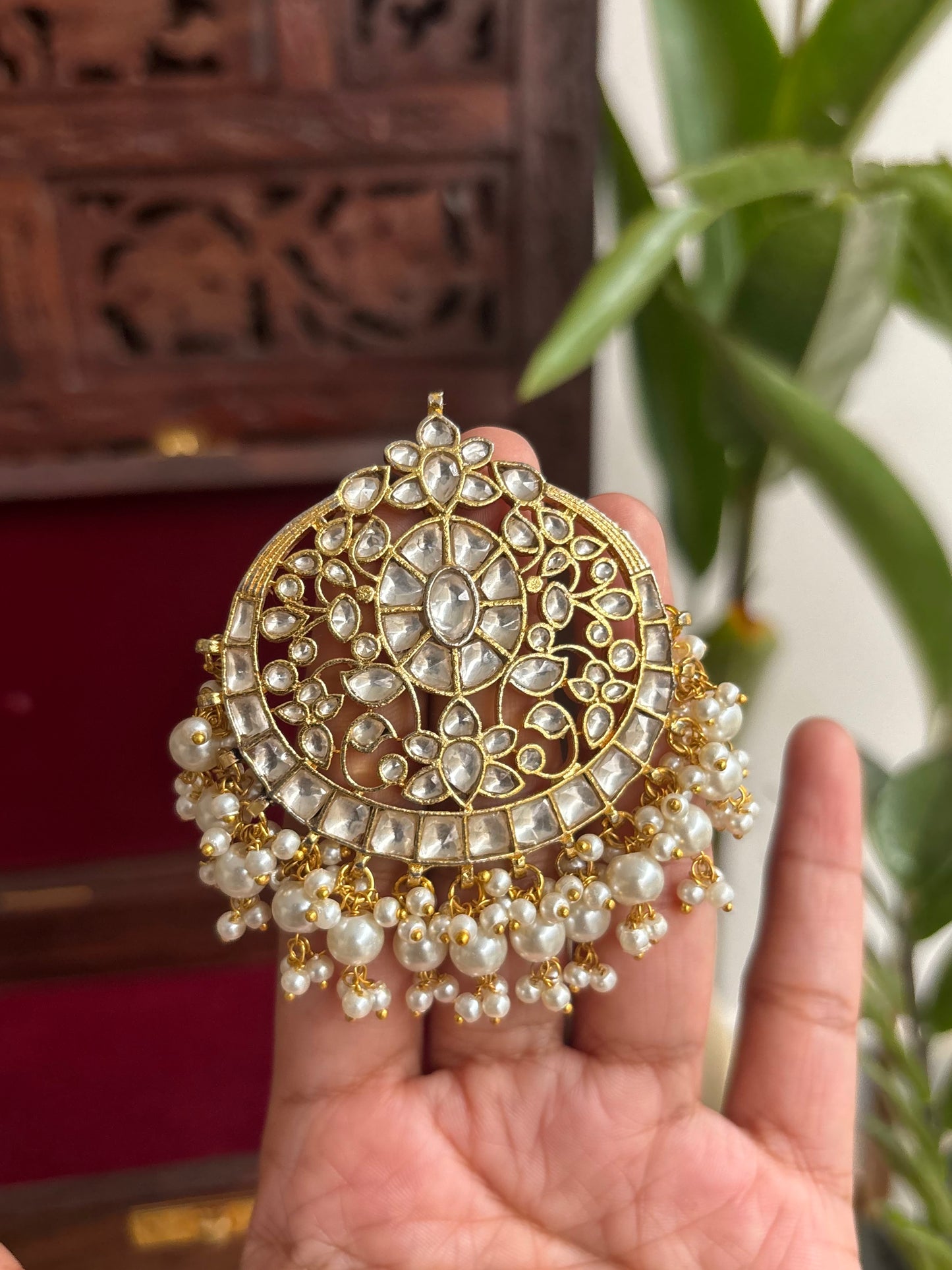Intricate Floral Round Jadau Kundan Pendant | HA179