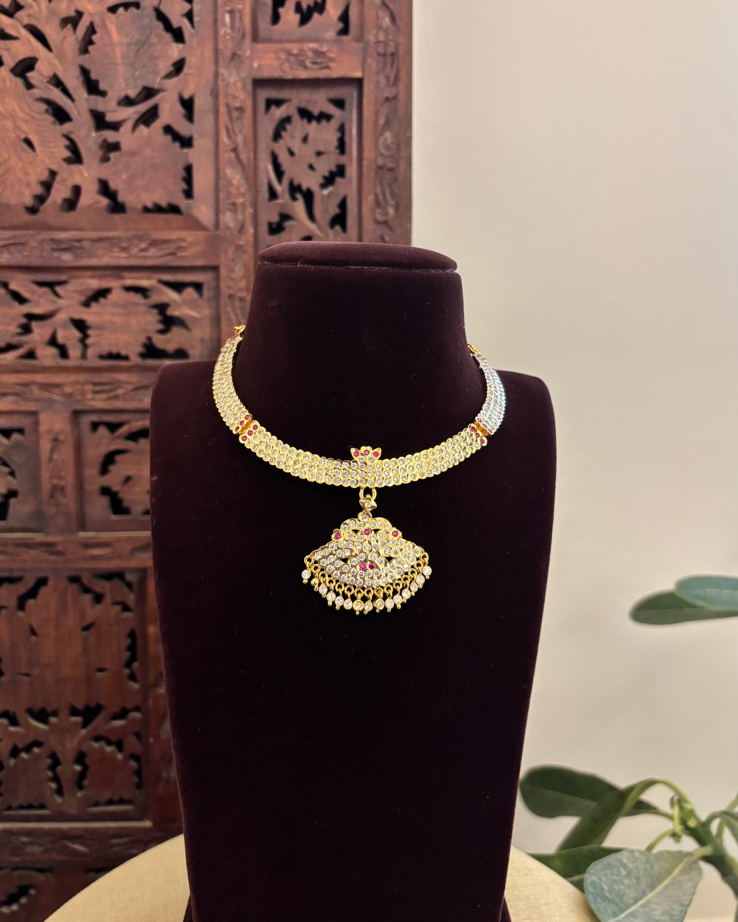 Floral Motif Impon Pendant Attigai Peacock Necklace With Earrings – Ruby & White | NC510