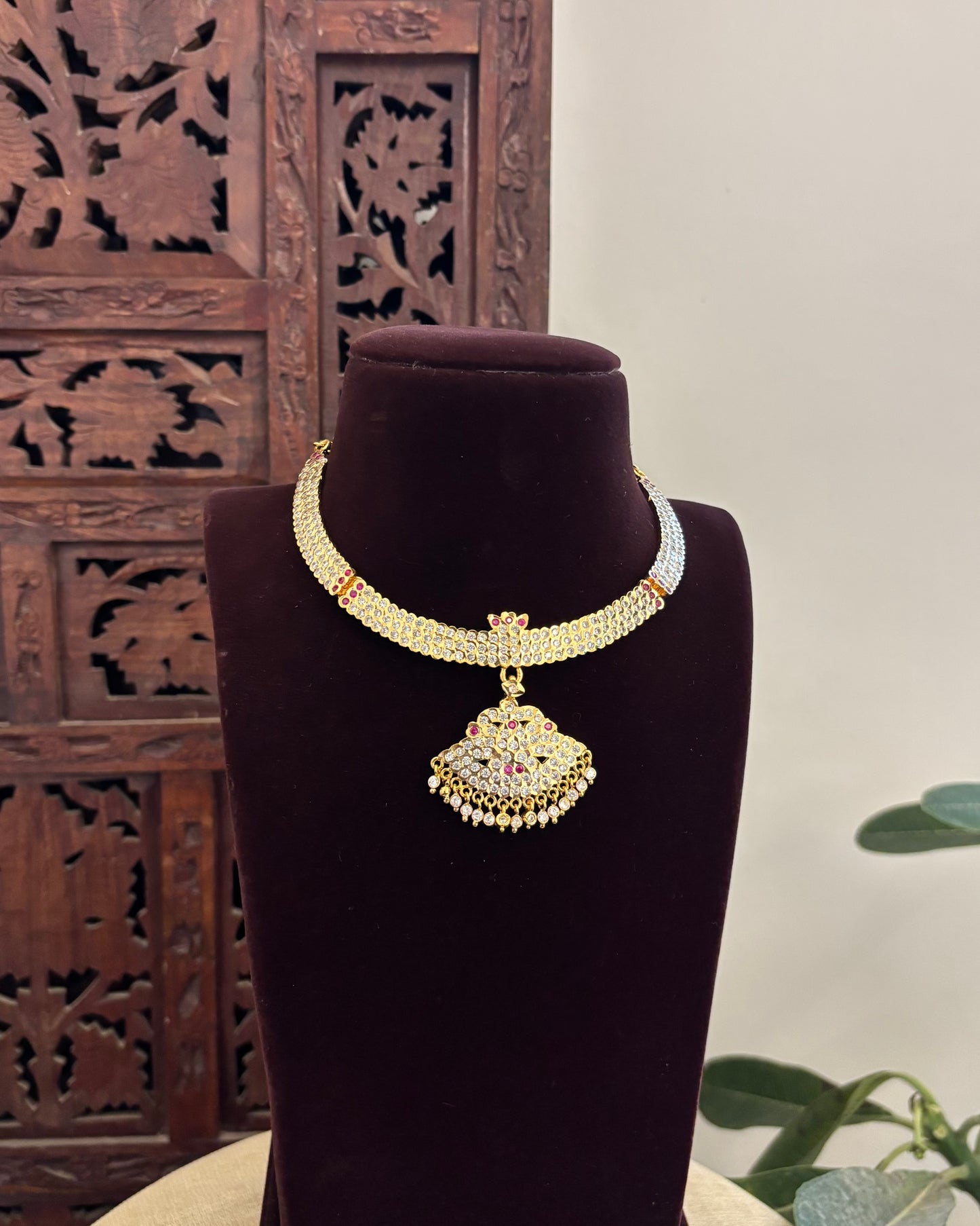 Floral Motif Impon Pendant Attigai Peacock Necklace With Earrings – Ruby & White | NC510